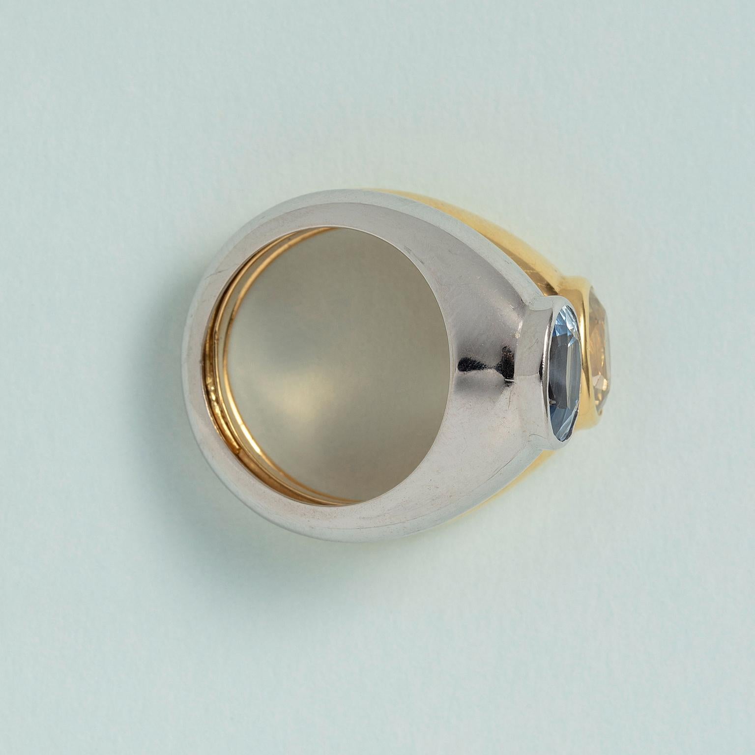 An 18 carat Gold Poiry ring with sapphire In Good Condition In Amsterdam, NL