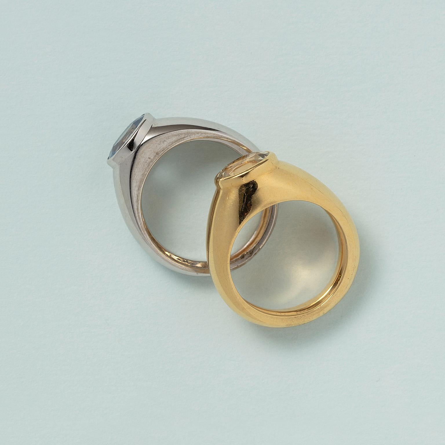An 18 carat Gold Poiry ring with sapphire 2