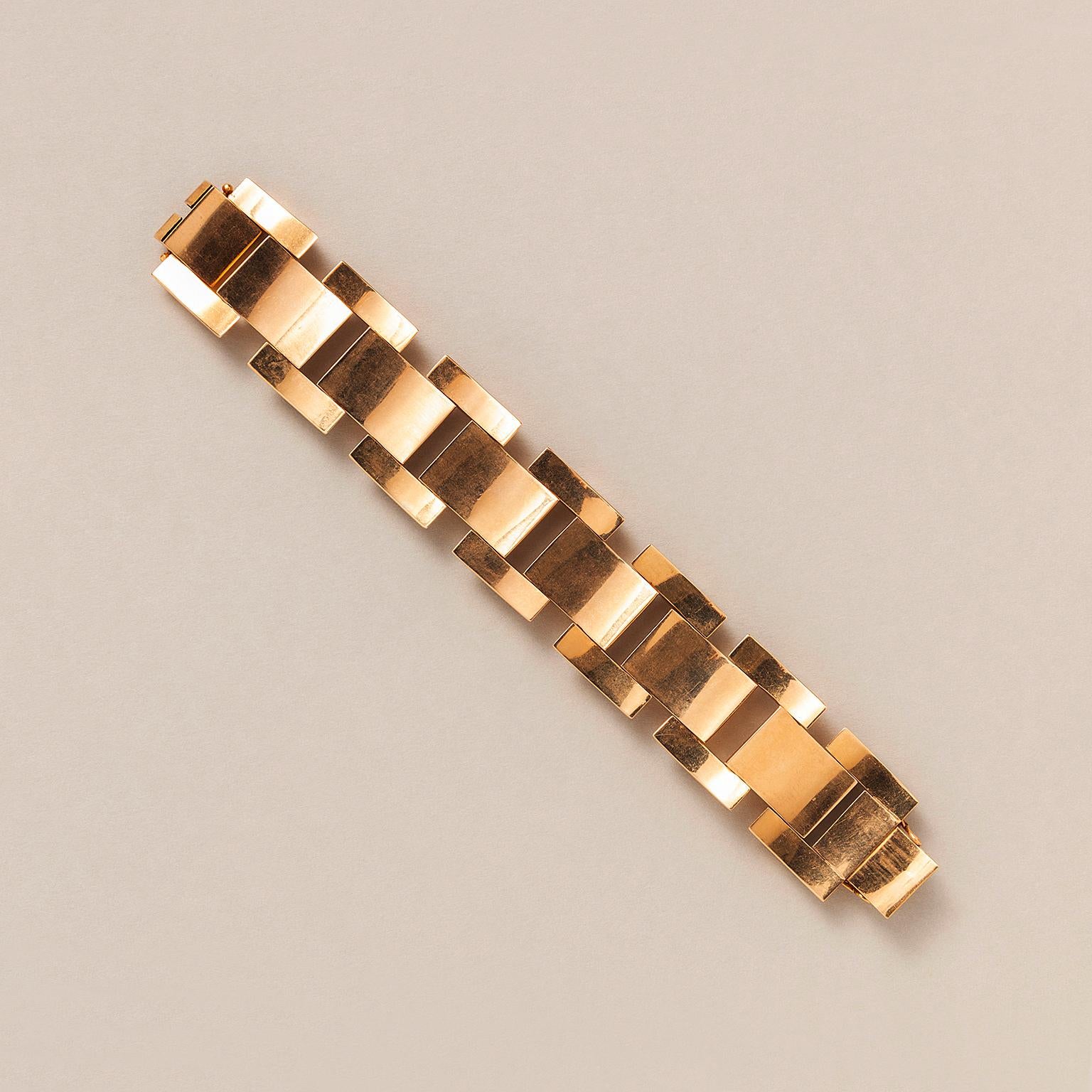 An 18 Carat Gold Retro Link Bracelet In Good Condition For Sale In Amsterdam, NL