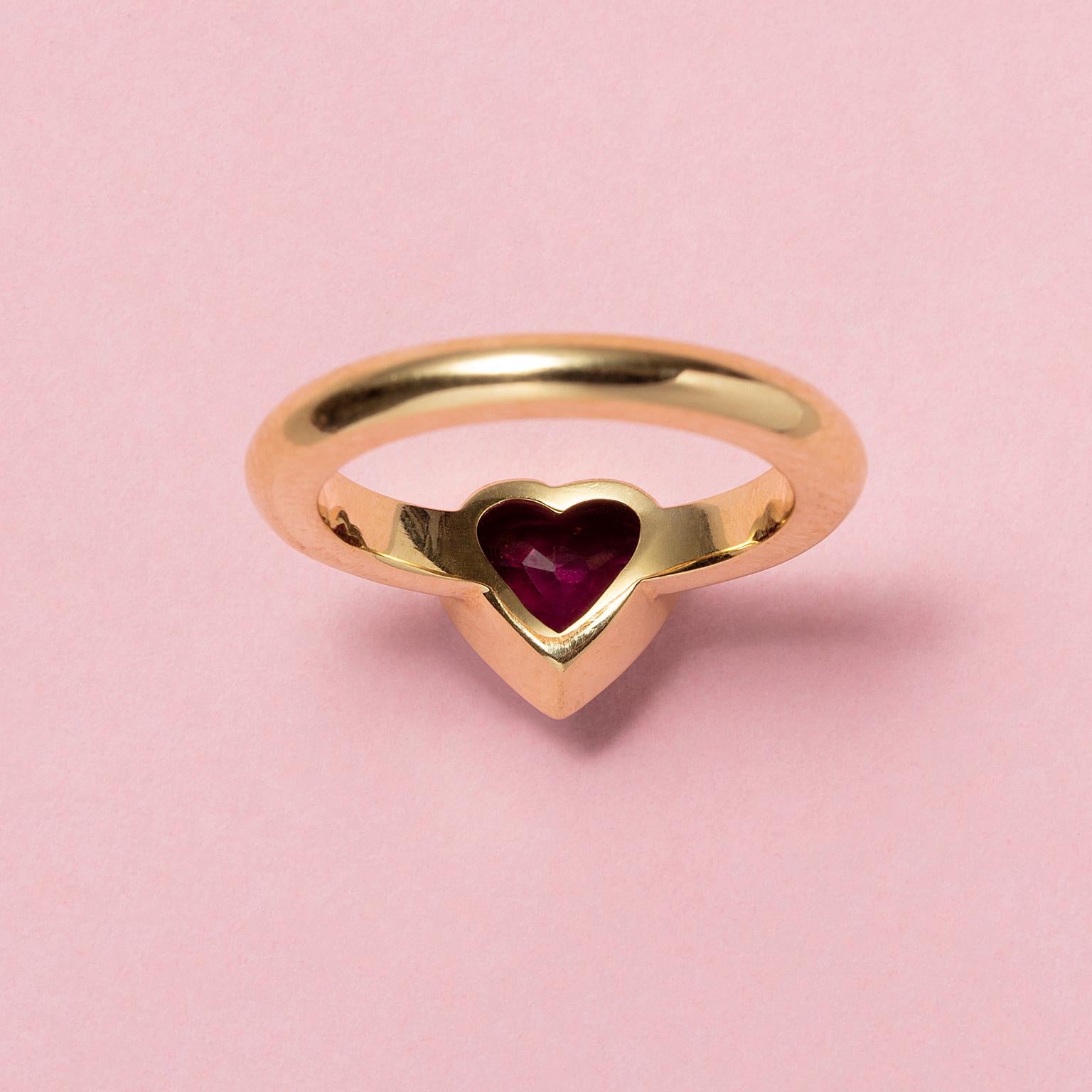 Women's or Men's An 18 Carat Gold Ring with a Heart Shaped Ruby For Sale