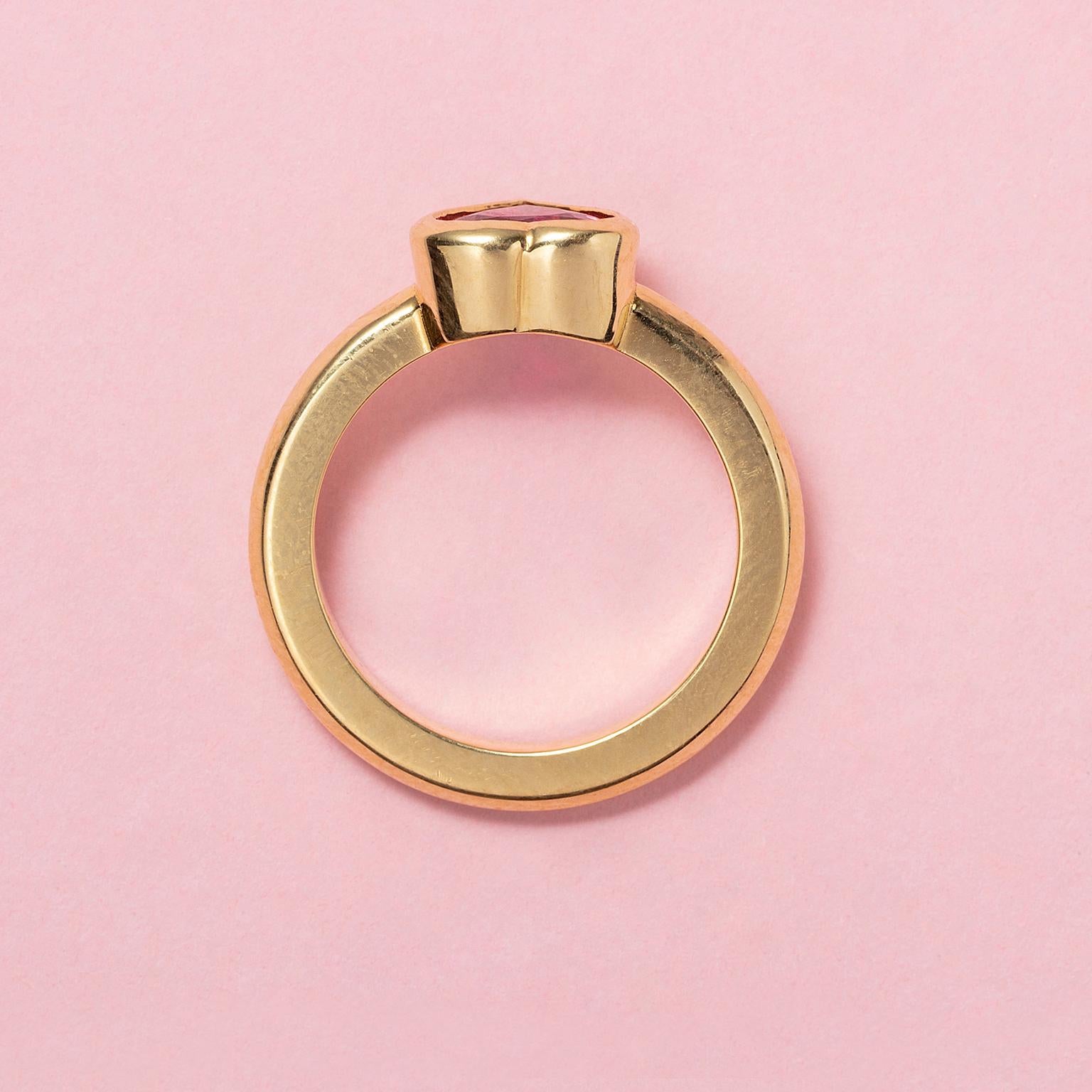 An 18 Carat Gold Ring with a Heart Shaped Ruby For Sale 1