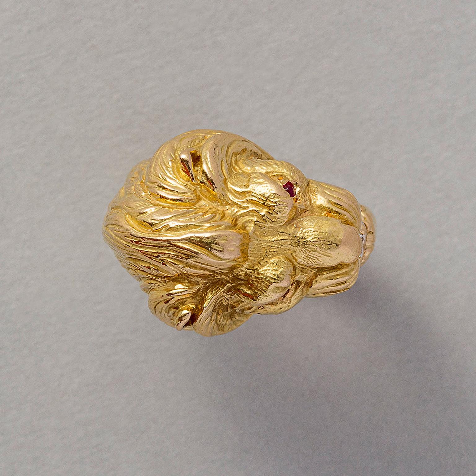 18 Carat Gold, Ruby and Diamond Leo Ring In Good Condition In Amsterdam, NL