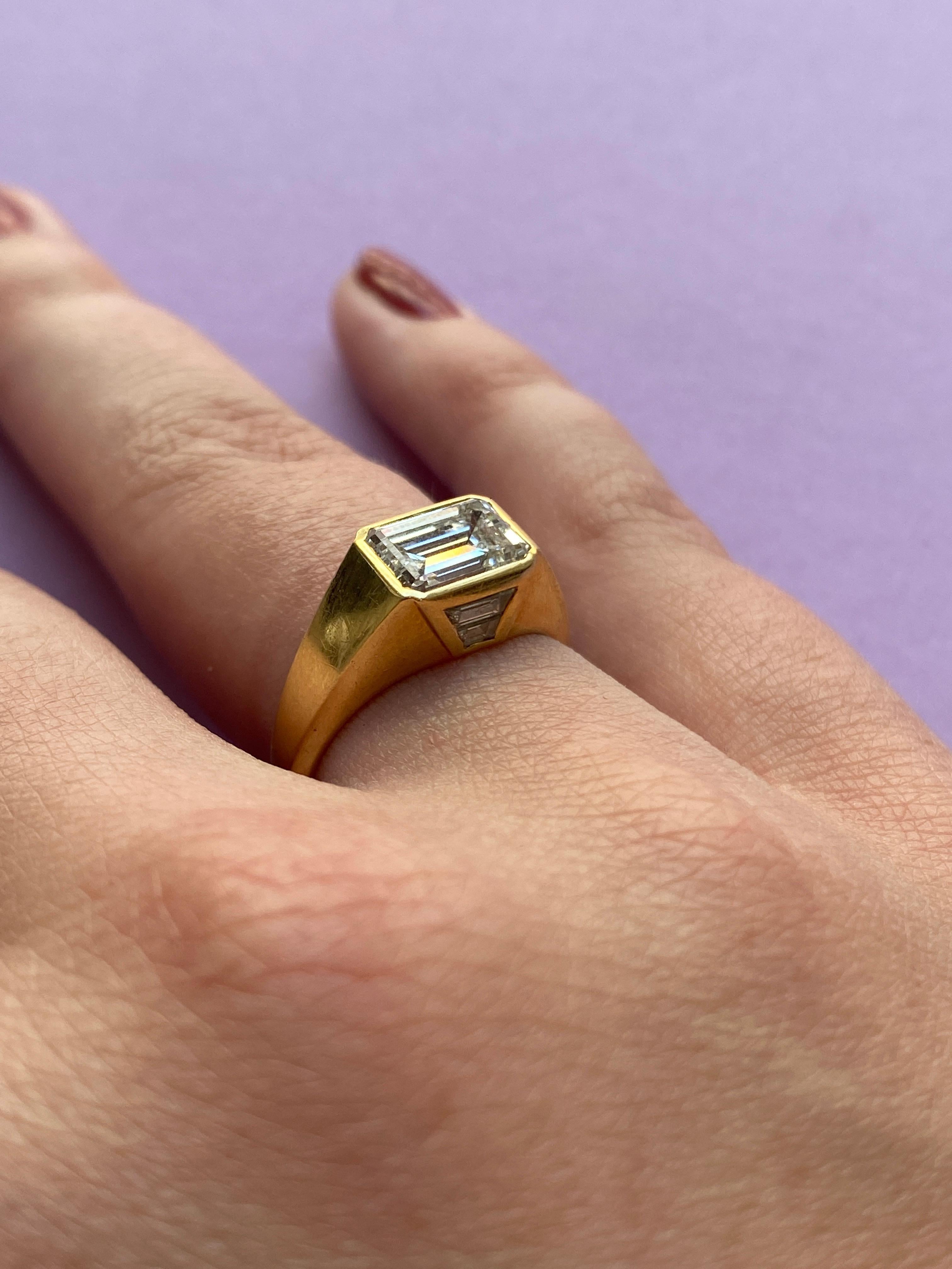 An 18 Carat Gold Step Cut Diamond Bulgari Ring For Sale 2