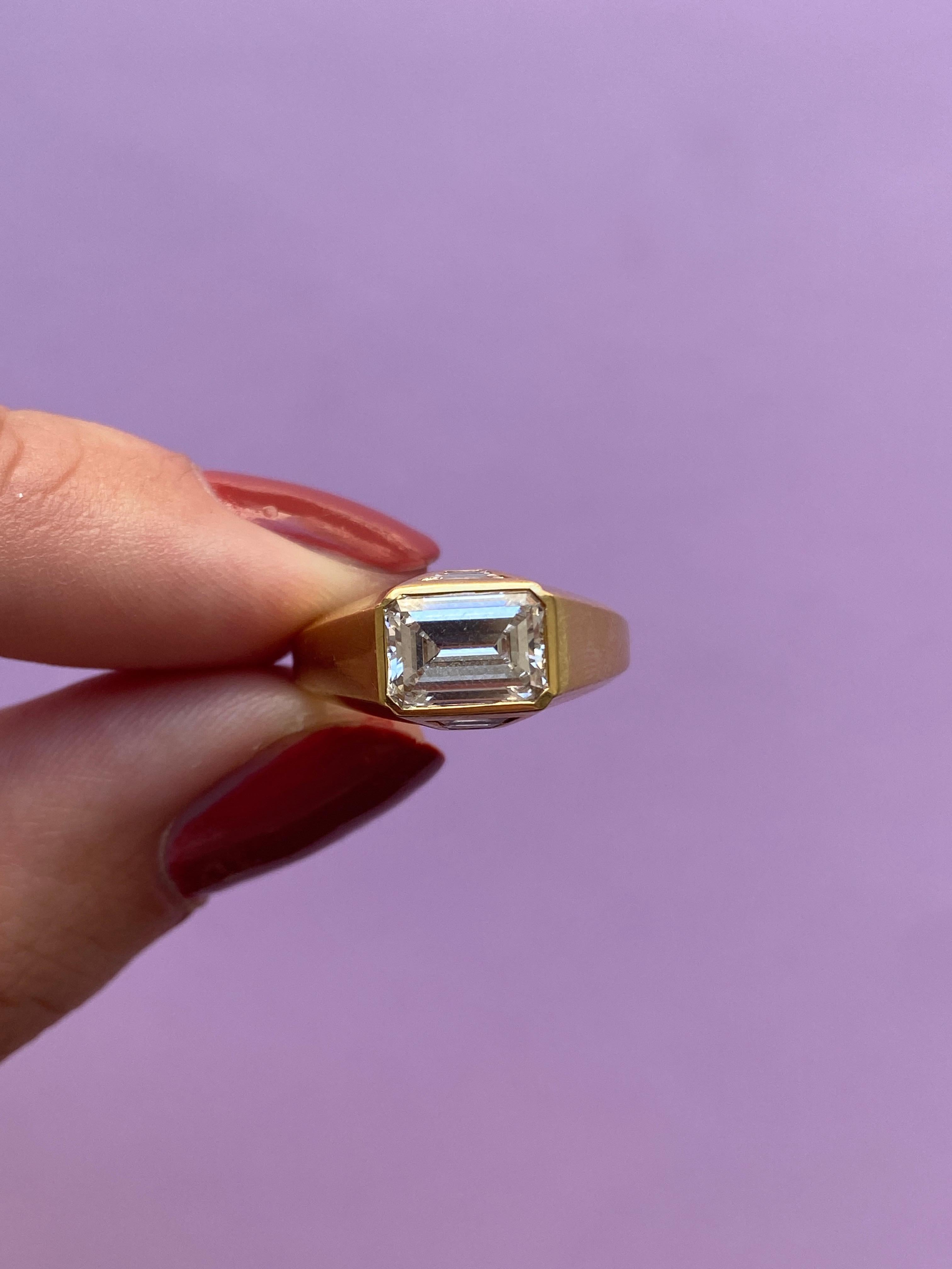 An 18 Carat Gold Step Cut Diamond Bulgari Ring For Sale 3