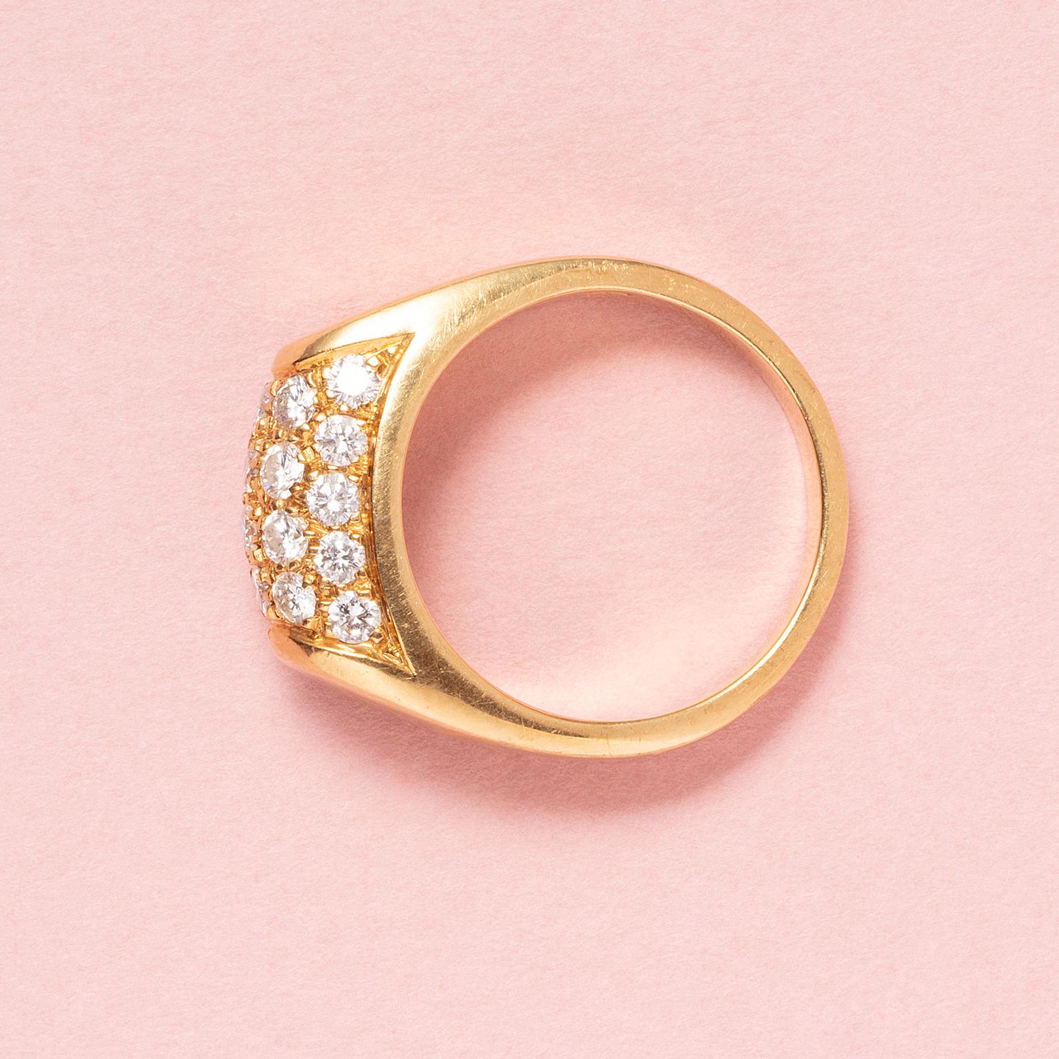 Brilliant Cut An 18 carat gold Tronchetto Bulgari ring with diamonds For Sale