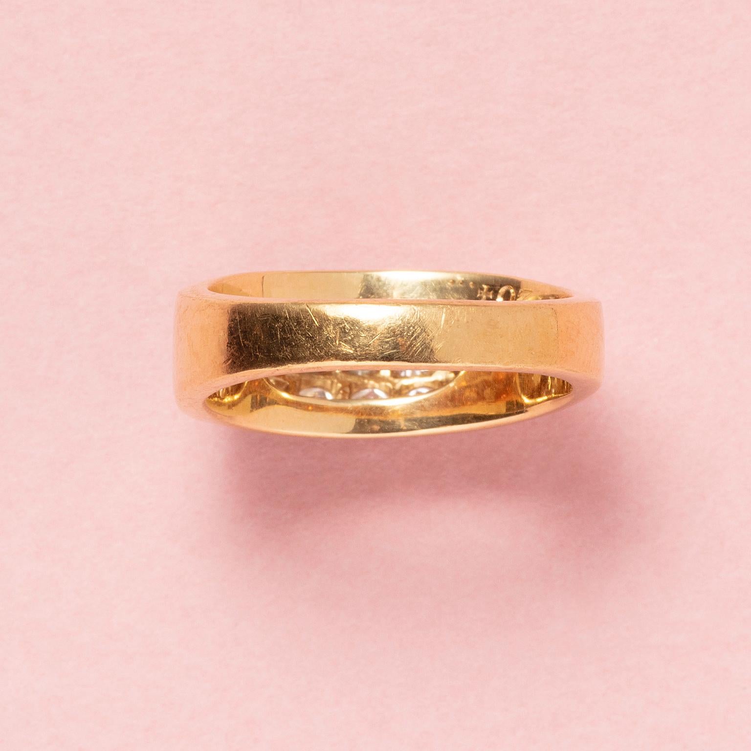 An 18 carat gold Tronchetto Bulgari ring with diamonds In Good Condition For Sale In Amsterdam, NL