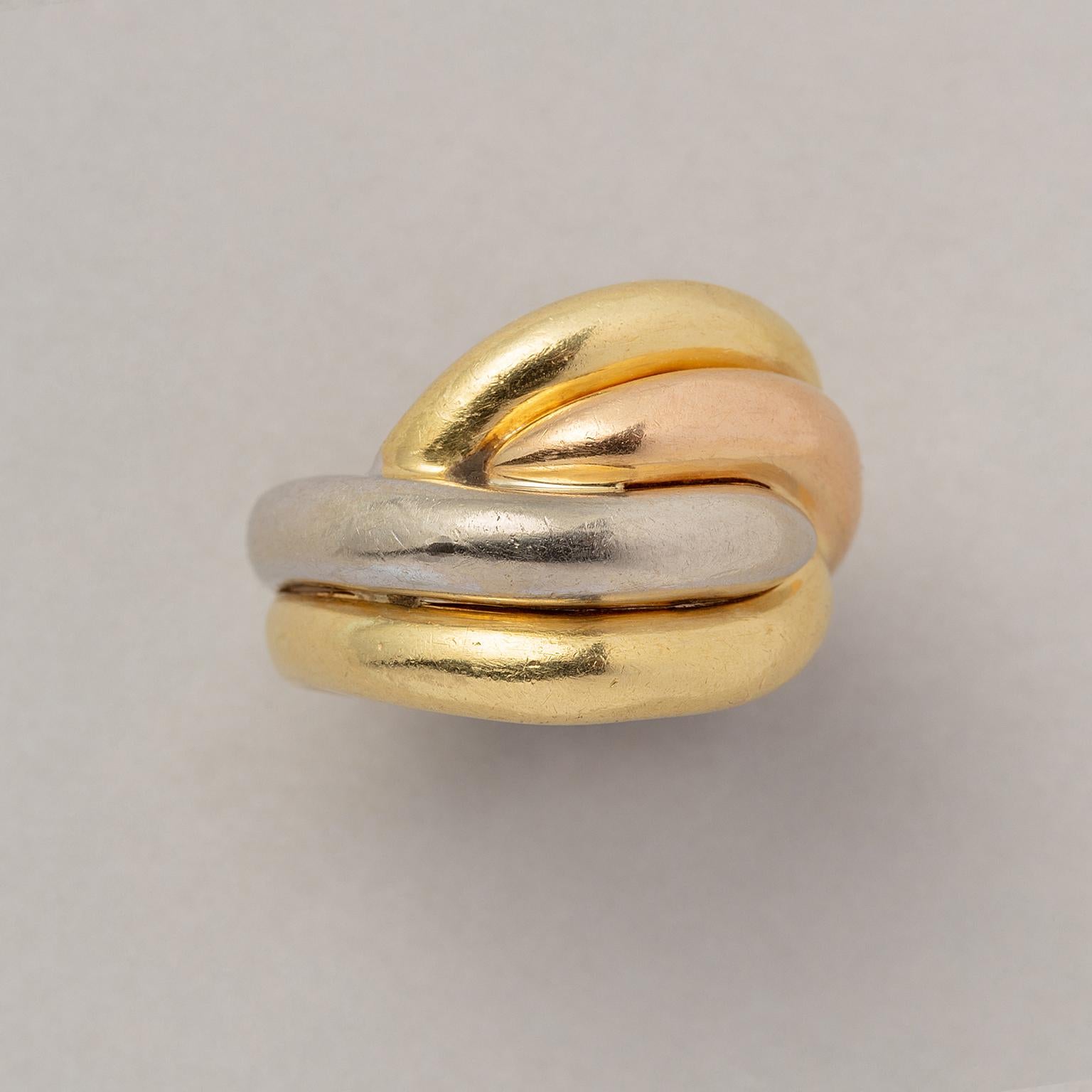 An 18 Carat Tri-Color Knot Fred Ring In Good Condition For Sale In Amsterdam, NL