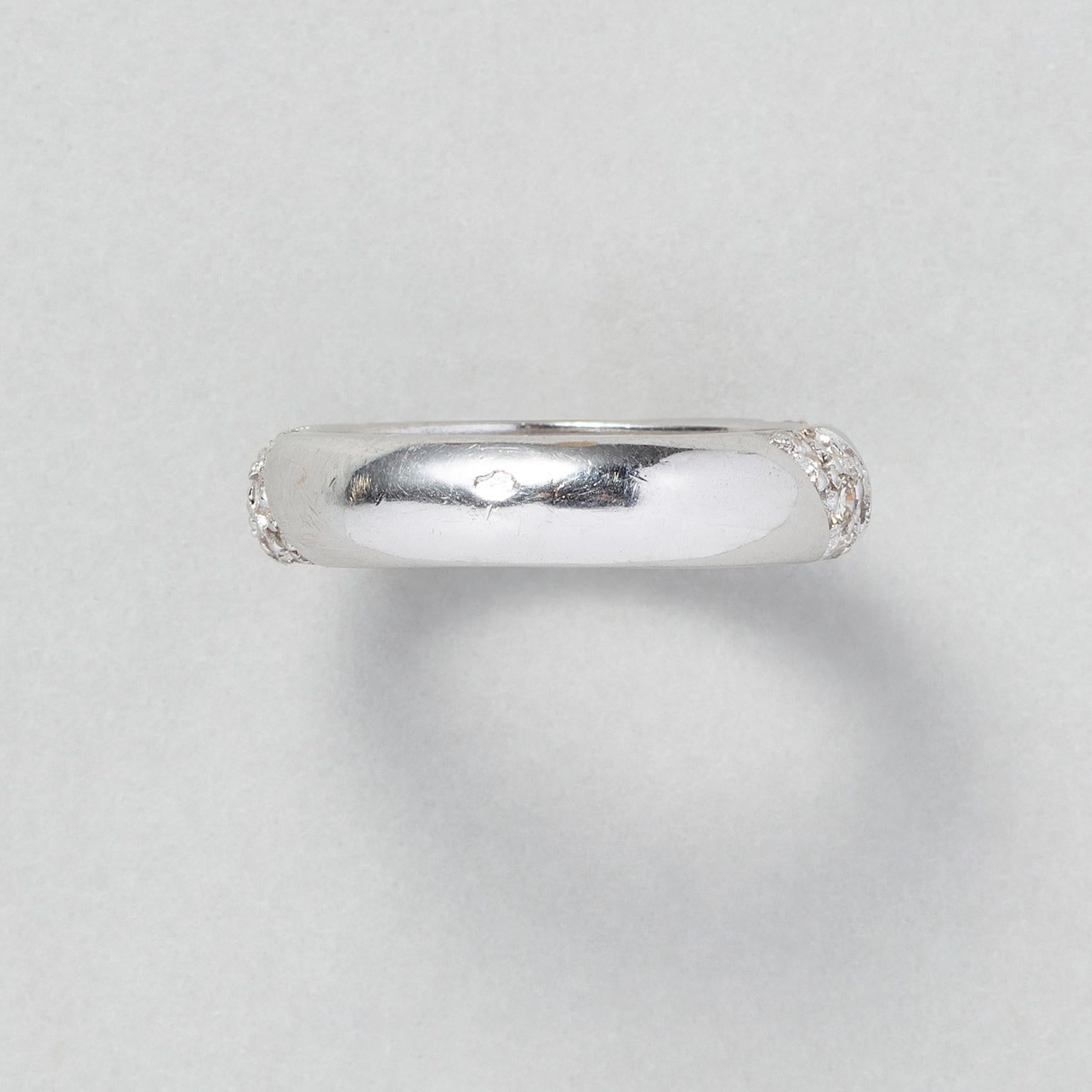 Women's or Men's An 18 Carat White Gold Band Ring with Diamonds For Sale