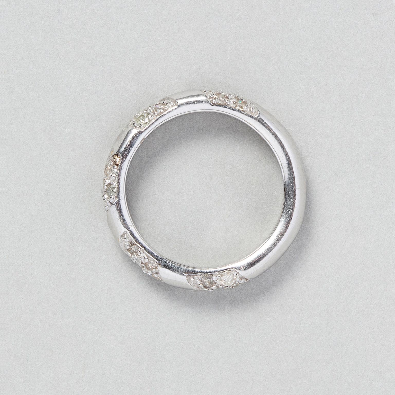 An 18 Carat White Gold Band Ring with Diamonds For Sale 1