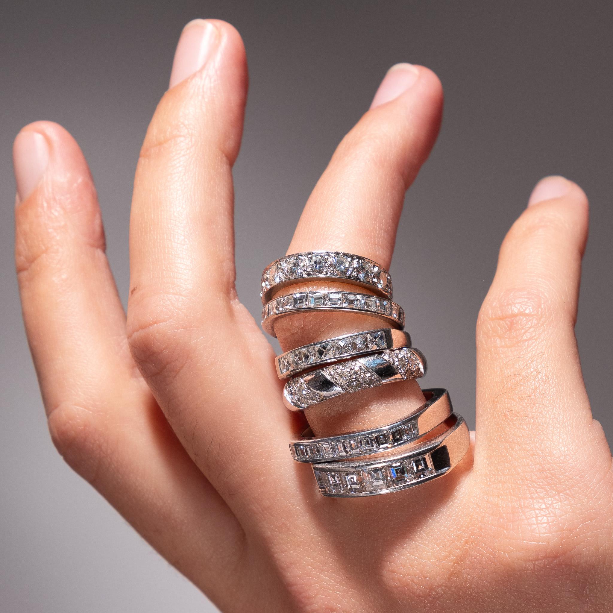 An 18 Carat White Gold Band Ring with Diamonds For Sale 2