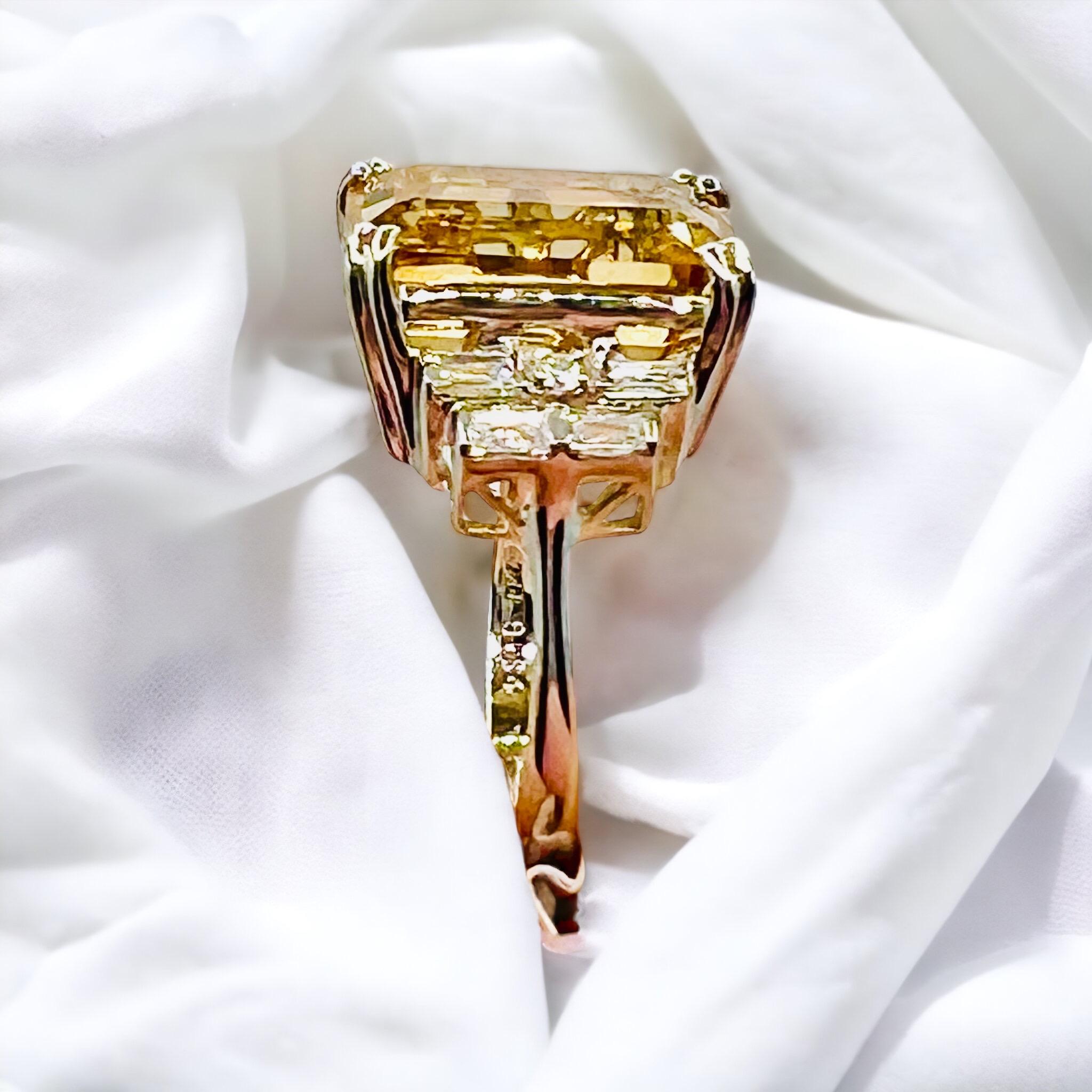 Ein Cocktailring aus 18 Karat Weißgold, besetzt mit facettiertem Citrin und Diamanten Damen