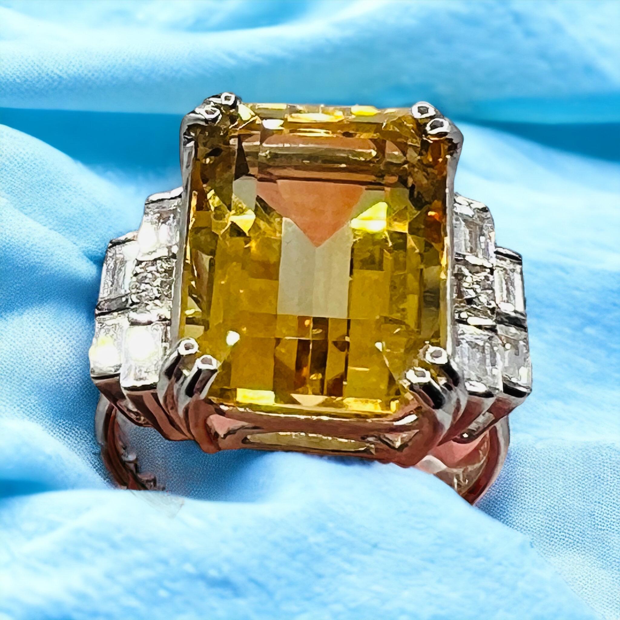 Ein Cocktailring aus 18 Karat Weißgold, besetzt mit facettiertem Citrin und Diamanten 2
