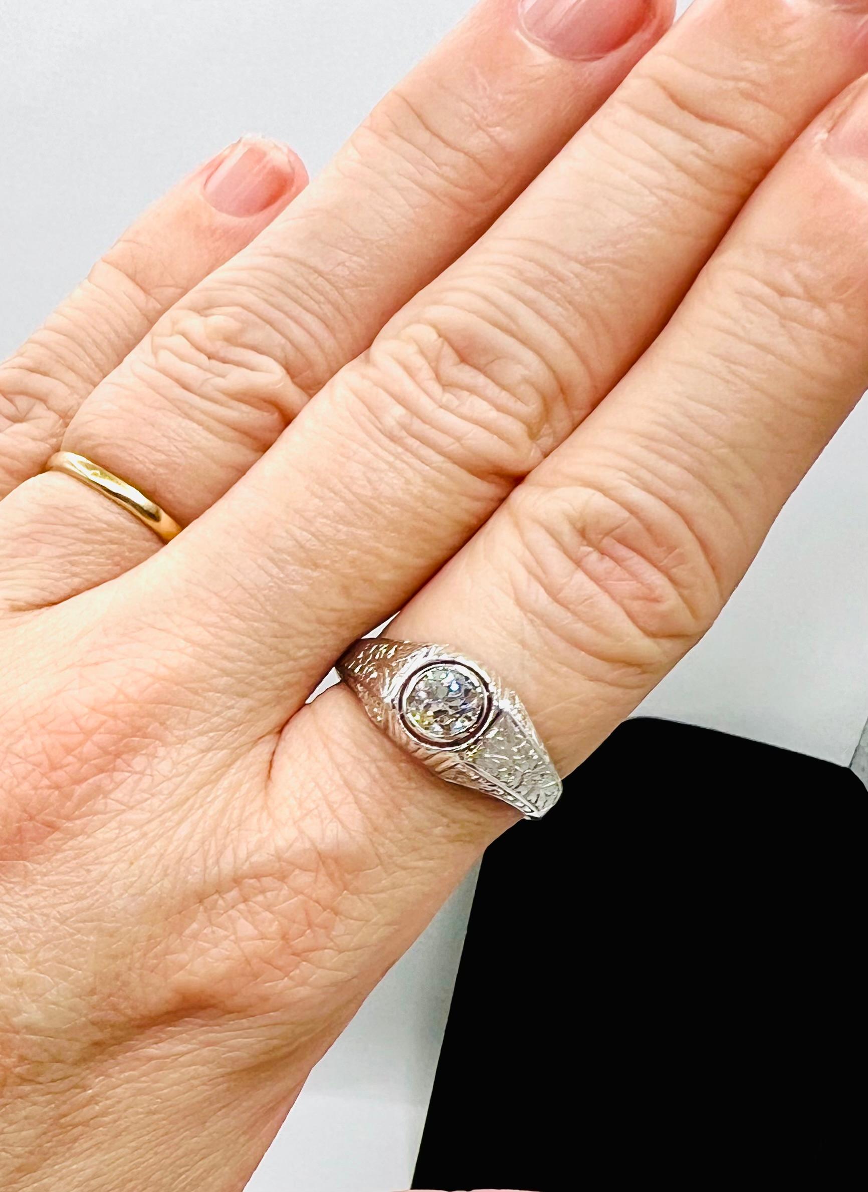 Women's or Men's 18 Carat White Gold Ring Set with a Diamond Old Cut of Around 1 Carat