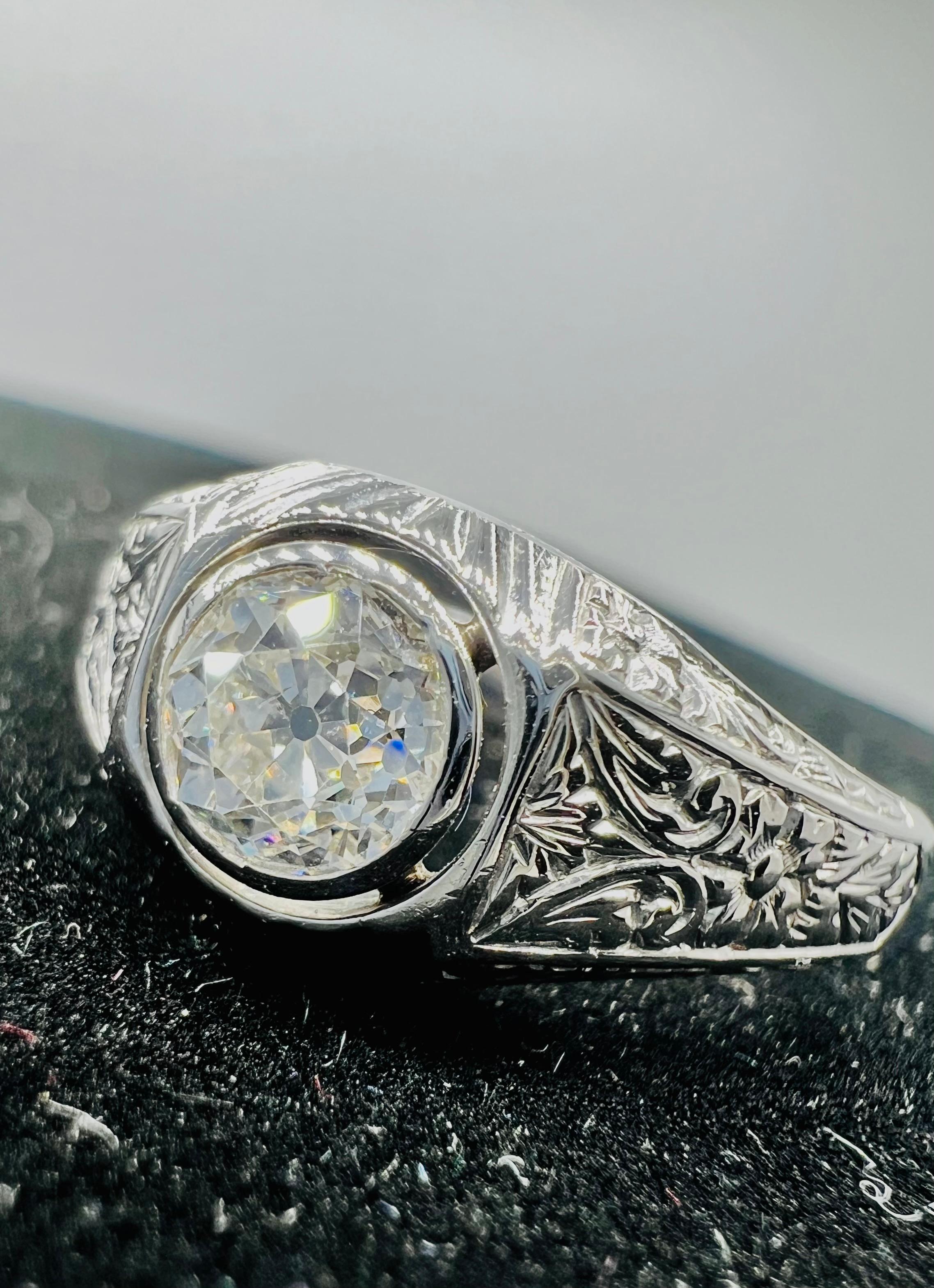 18 Carat White Gold Ring Set with a Diamond Old Cut of Around 1 Carat 3