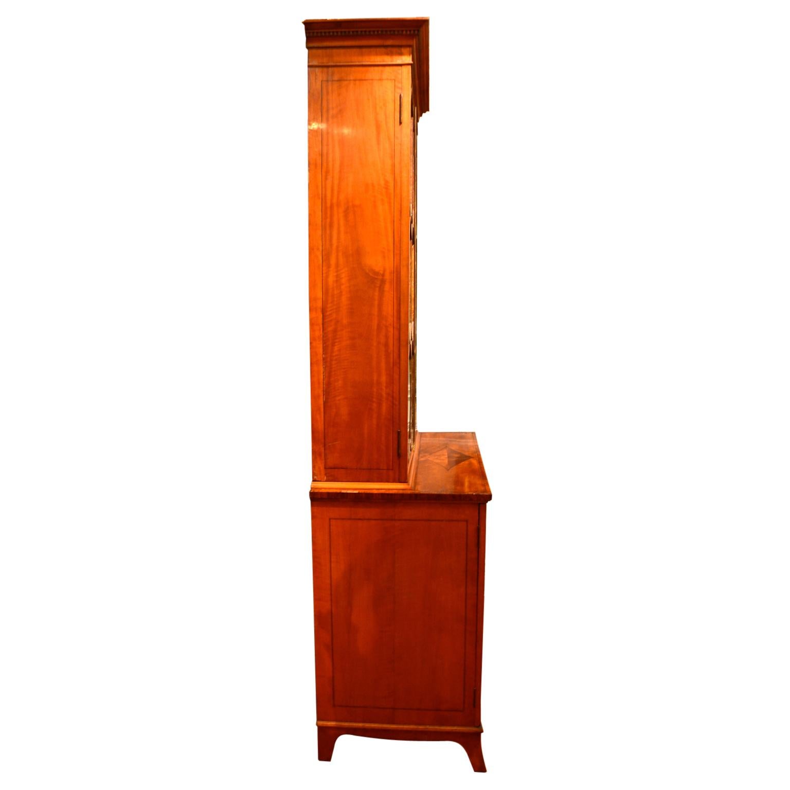 Impiallacciato Libreria mobile Sheraton Giorgio III in legno satinato del 18° secolo, circa 1785 in vendita