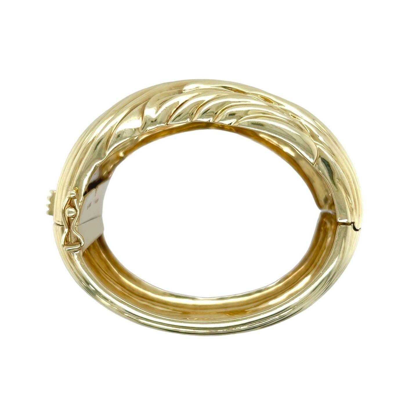 Women's or Men's An 18 Karat Gold Bracelet For Sale