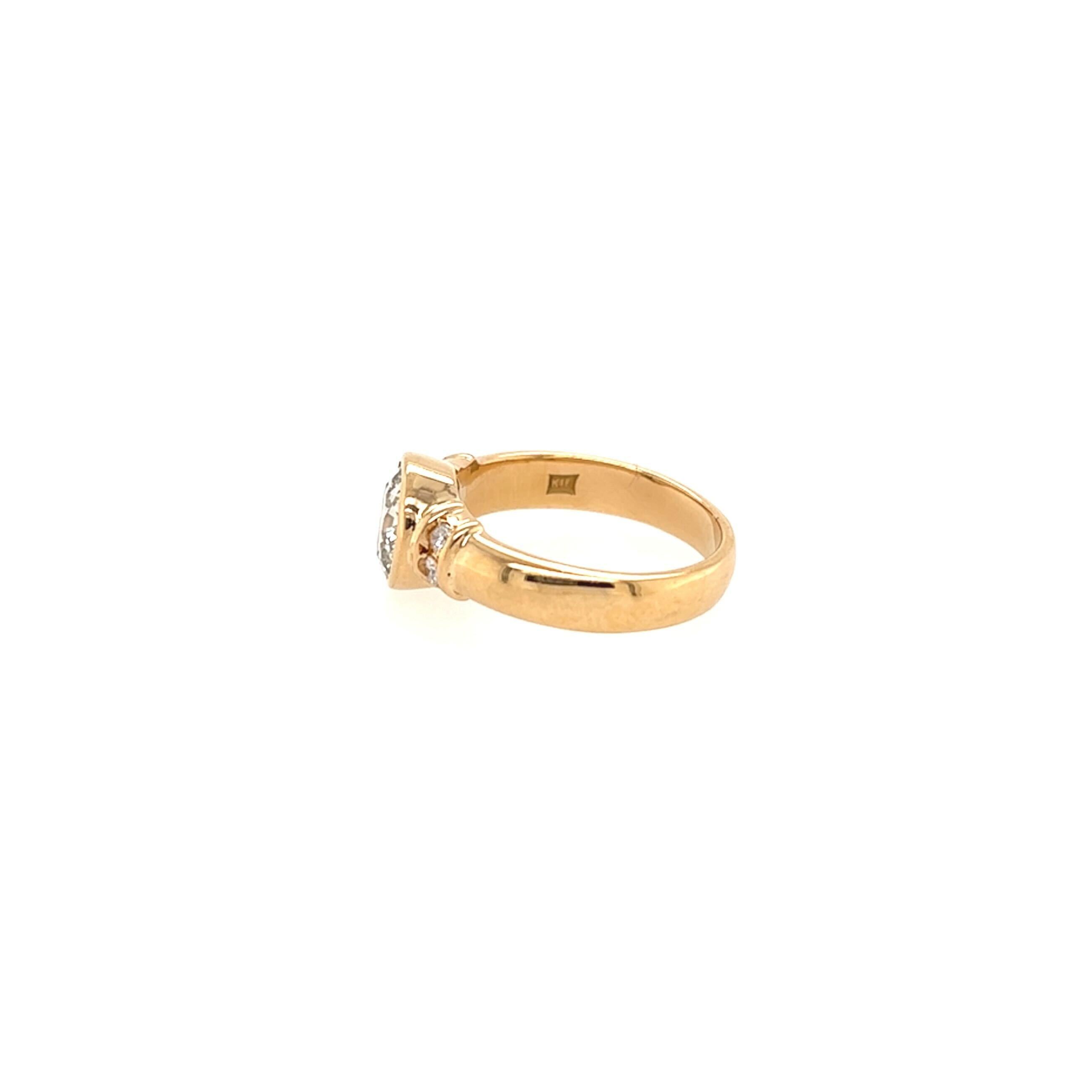 18 Karat Yellow Gold and Diamond Ring In Excellent Condition For Sale In New York, NY
