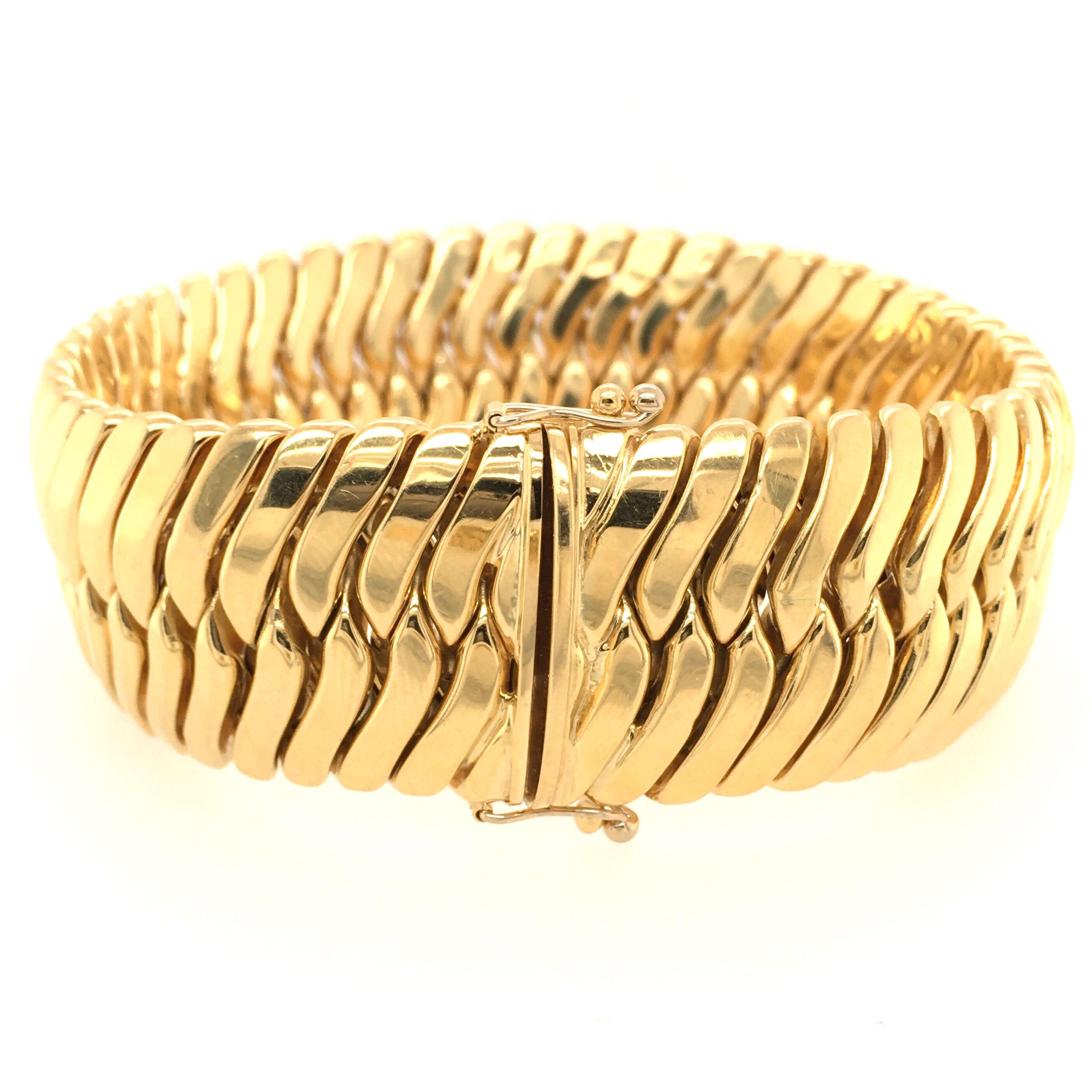 18 Karat Yellow Gold Bracelet In Good Condition In New York, NY