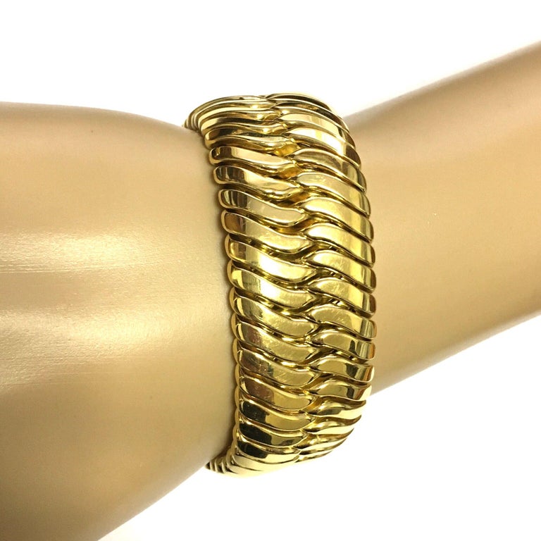18 Karat Yellow Gold Bracelet For Sale at 1stDibs