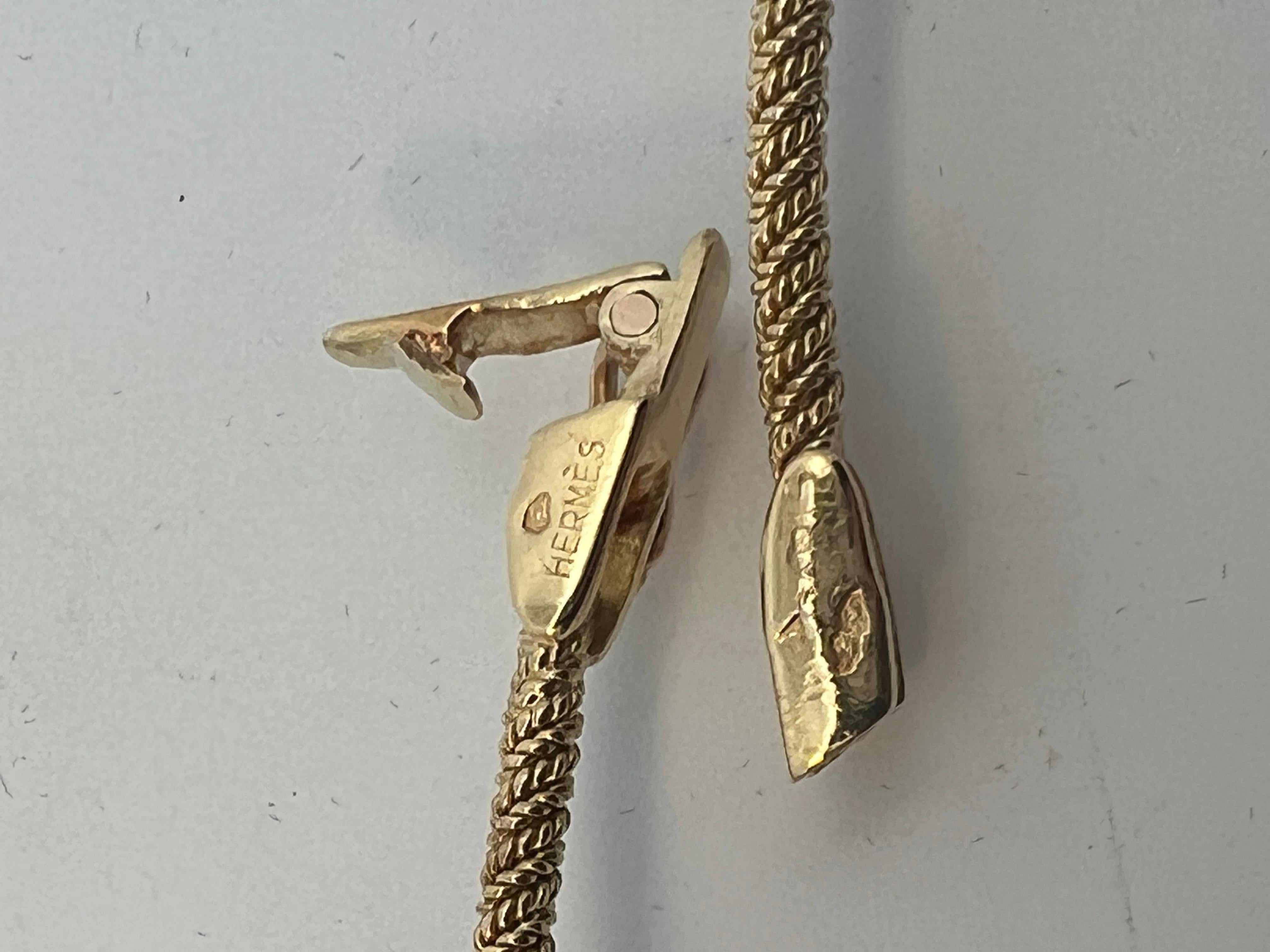An 18 karat yellow gold necklace by Hermès. 8