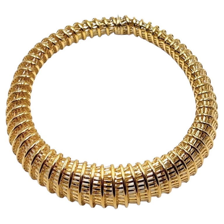 18 Karat Yellow Gold Necklace For Sale at 1stDibs