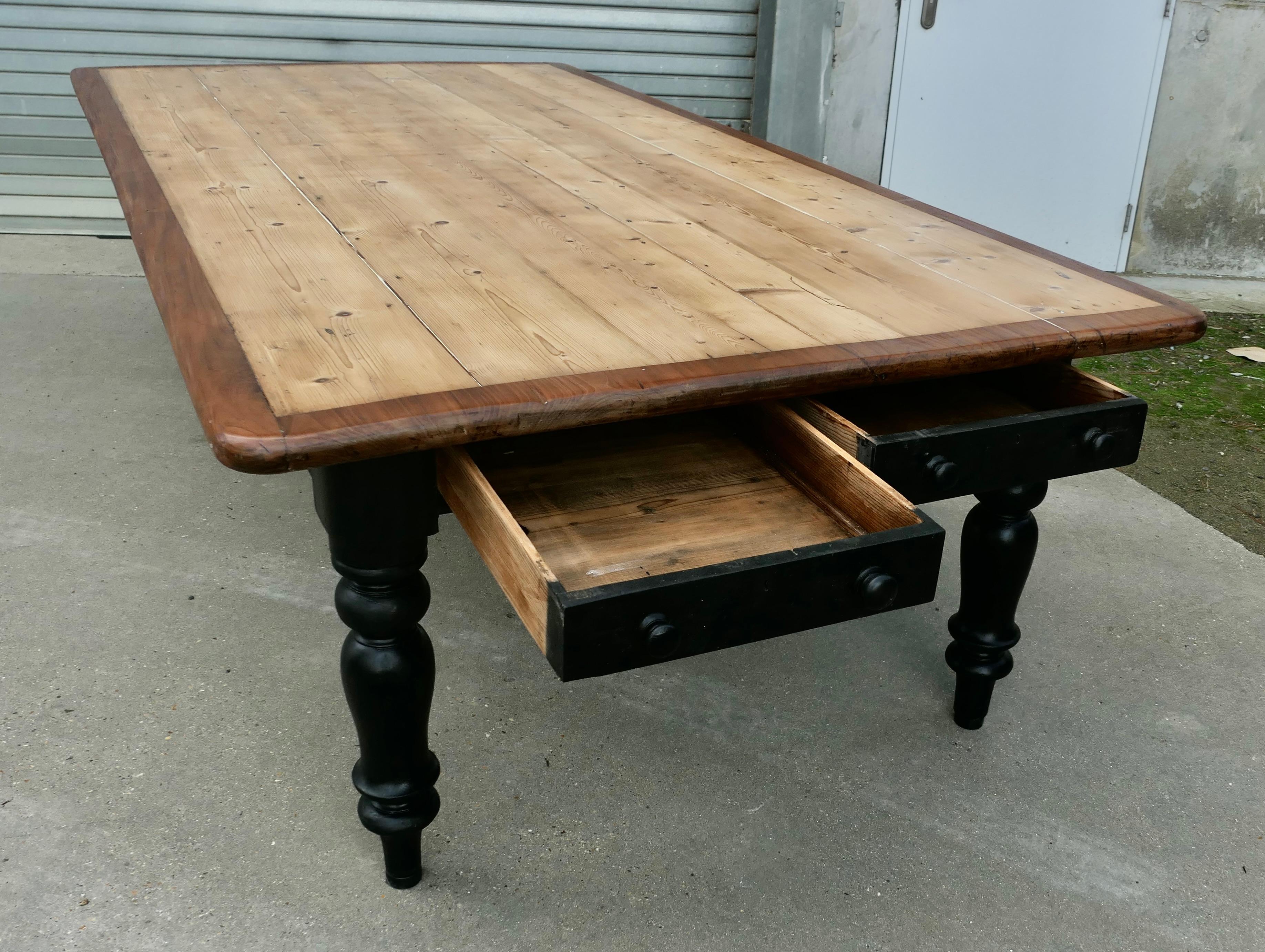 Victorien Table de cuisine victorienne en pin à 18 places en vente