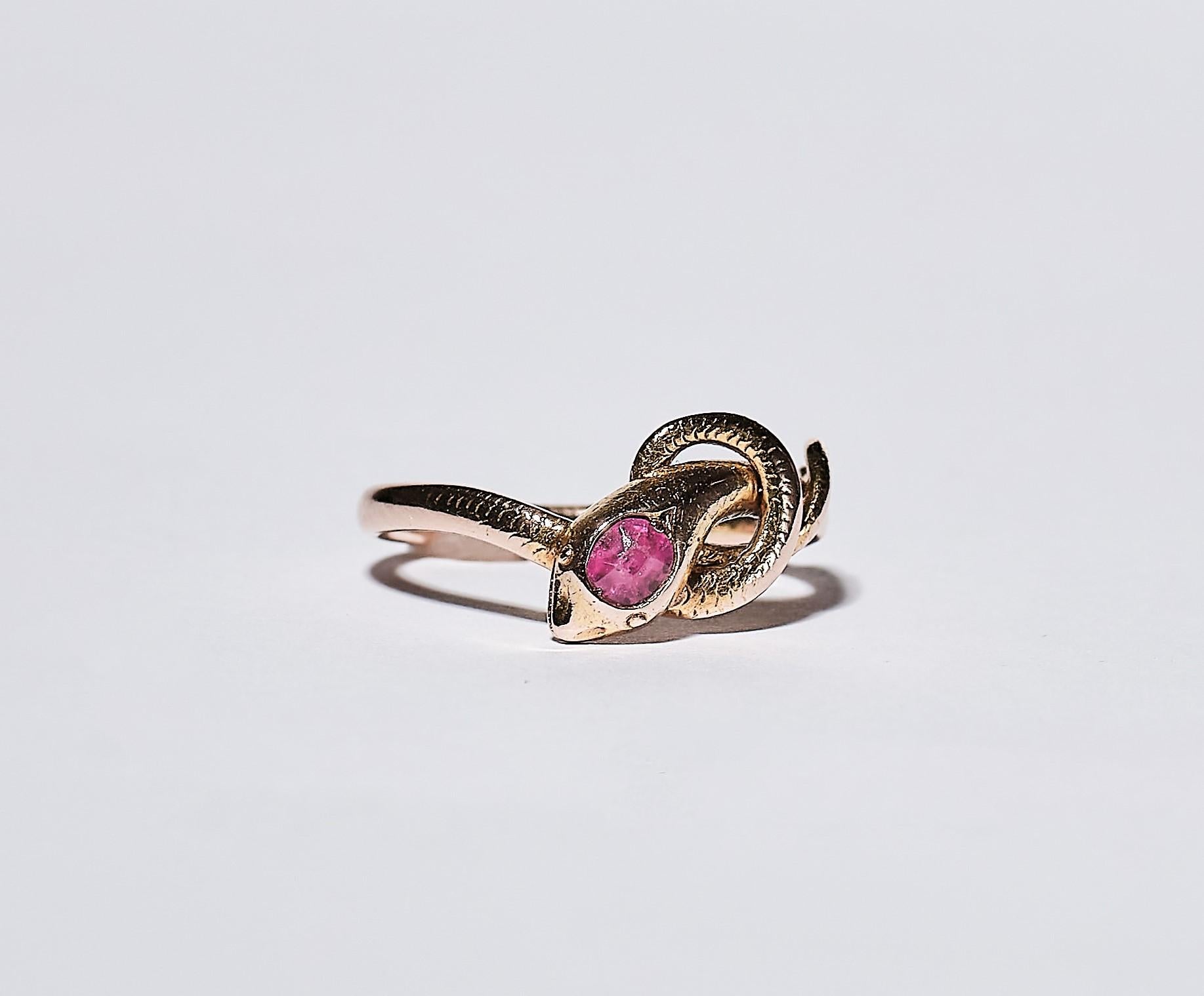 An 1890s 14K gold snake ring adorned with a ruby  For Sale 1