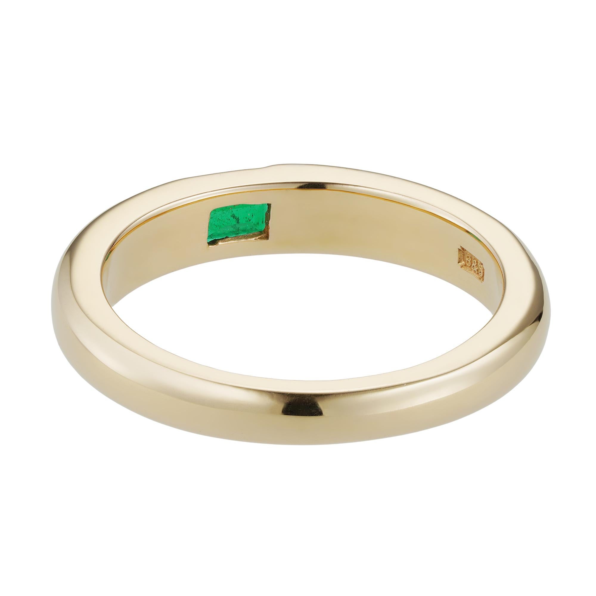 An 18ct Rose Gold Token Ring Set With A Baguette Emerald In New Condition For Sale In London, GB