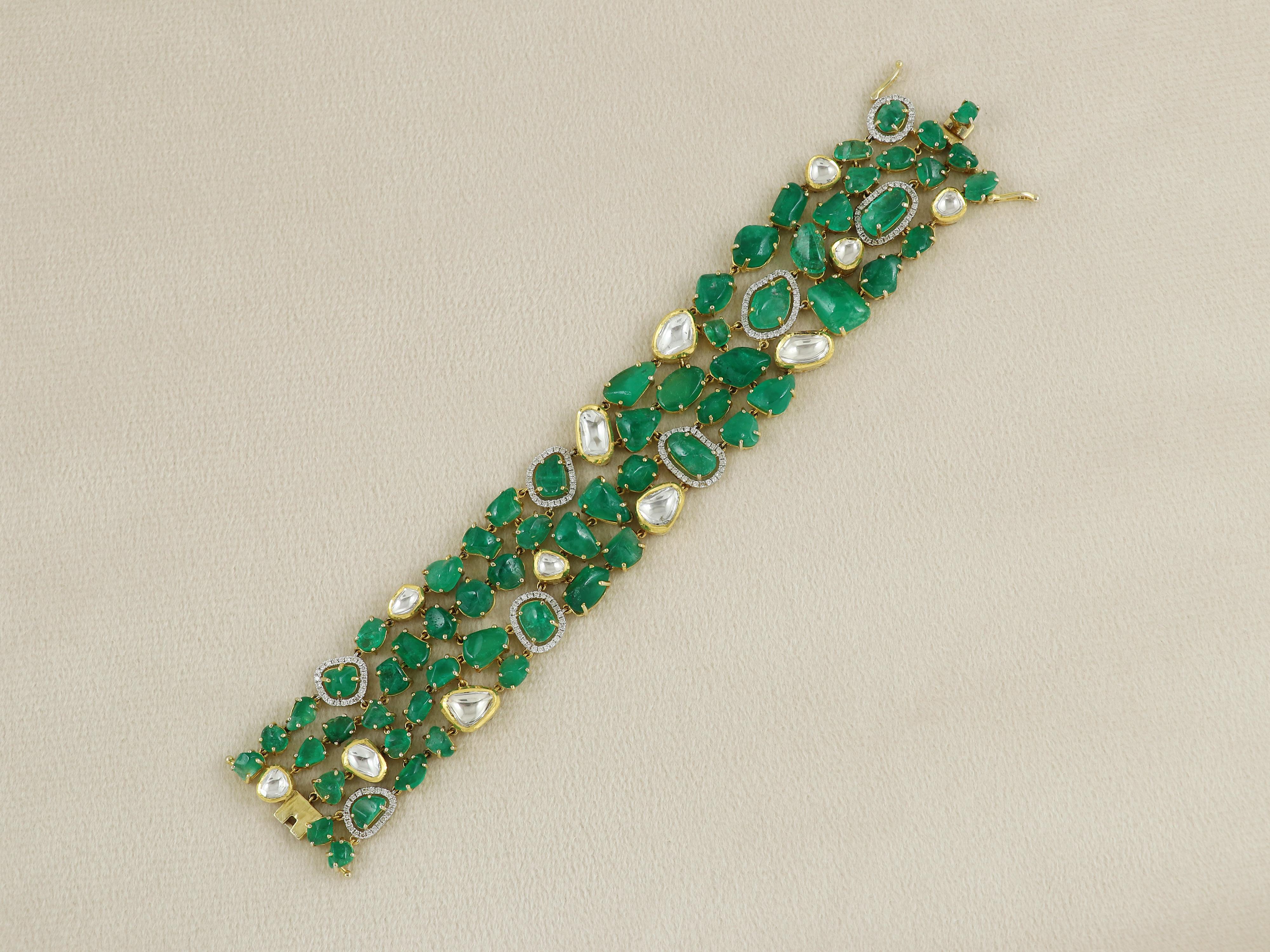 Elevate your elegance with this exquisite 18K gold bracelet, featuring a stunning arrangement of natural Colombian emeralds — prized for their vivid green hue. All emeralds are from columbian mines and comes without any treatment of resin.

Each
