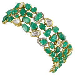 An 18K columbian emerald bracelet set with natural diamonds and polki