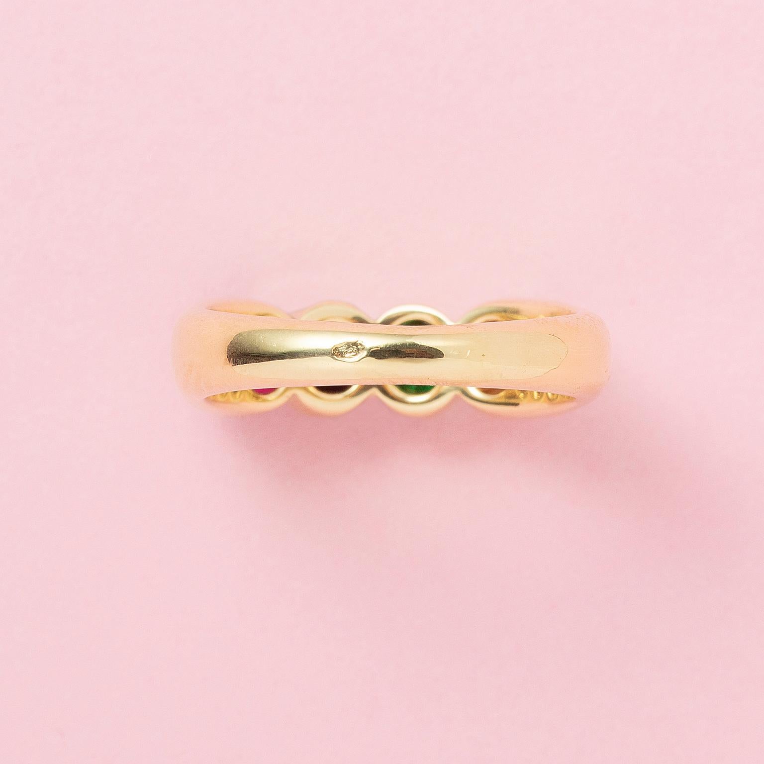 Taglio brillante Anello Acrostico in oro 18k con diamante, smeraldo, ametista e rubino in vendita