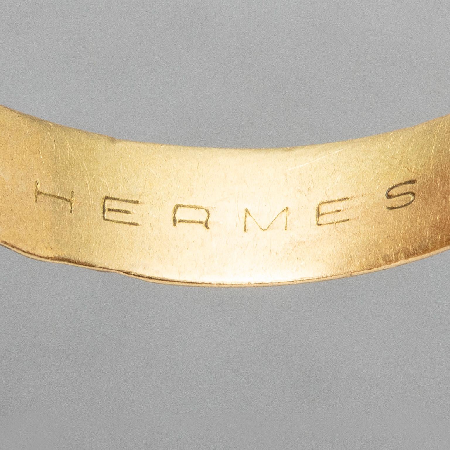 Ein Hermes Trinity-Ring aus 18 Karat Gold und Emaille für Damen oder Herren im Angebot