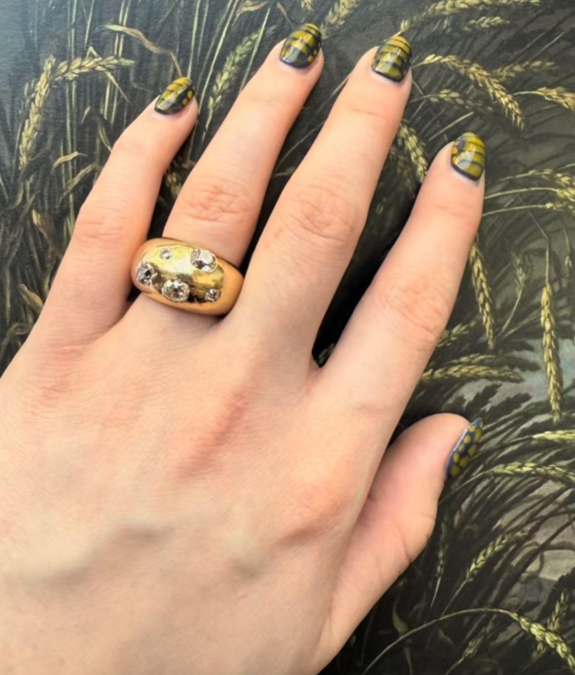 Un anello Bombé in oro 18k con diamanti taglio antico in vendita 2