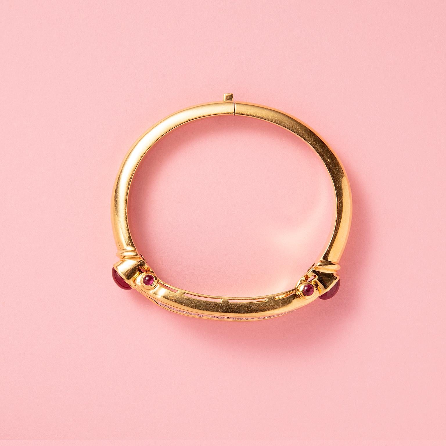 Bonheur-Armband aus 18 Karat Gold mit Diamanten und Rubinen (Cabochon) im Angebot