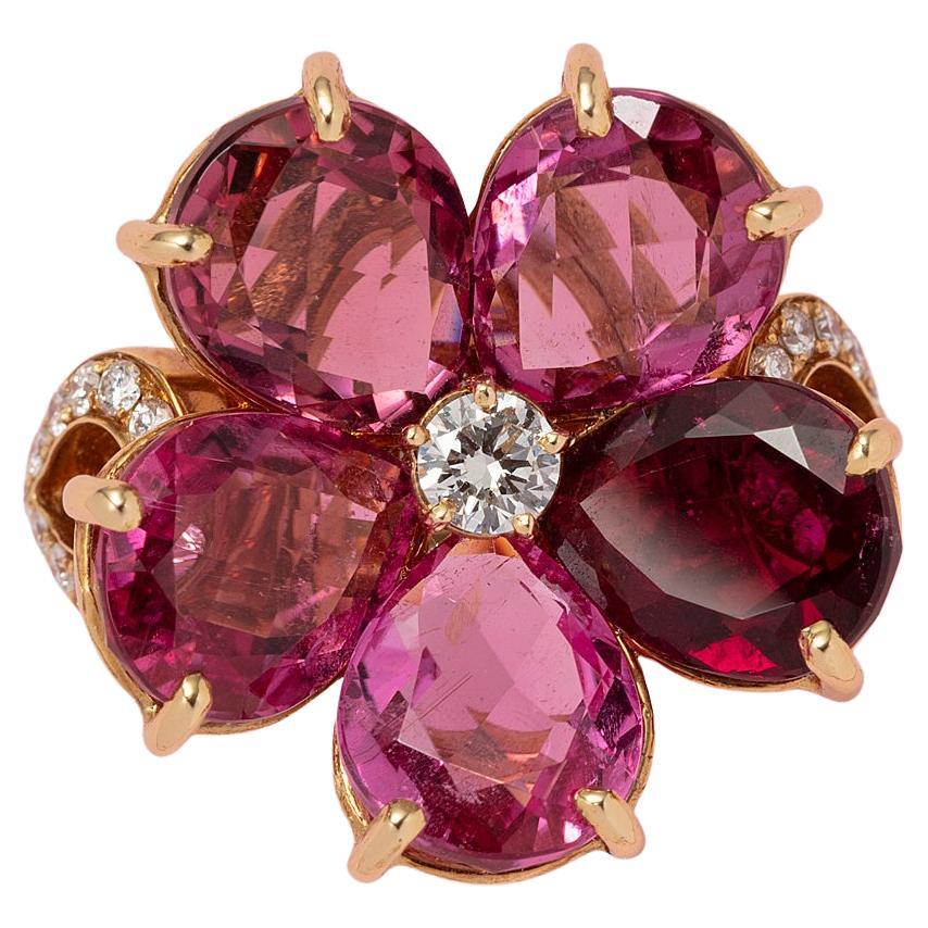 Anello Bulgari a fiore in oro 18k con tormalina e diamante in vendita