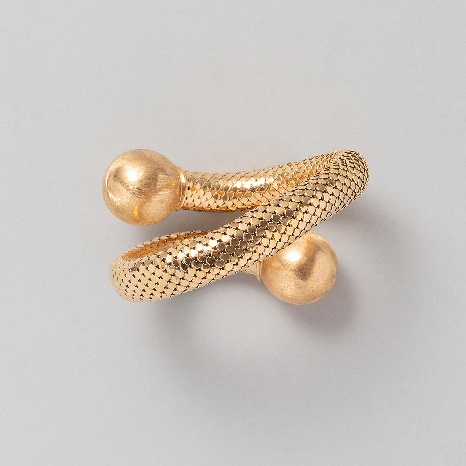 An 18k Gold Flexible Massela Bangle In Good Condition For Sale In Amsterdam, NL