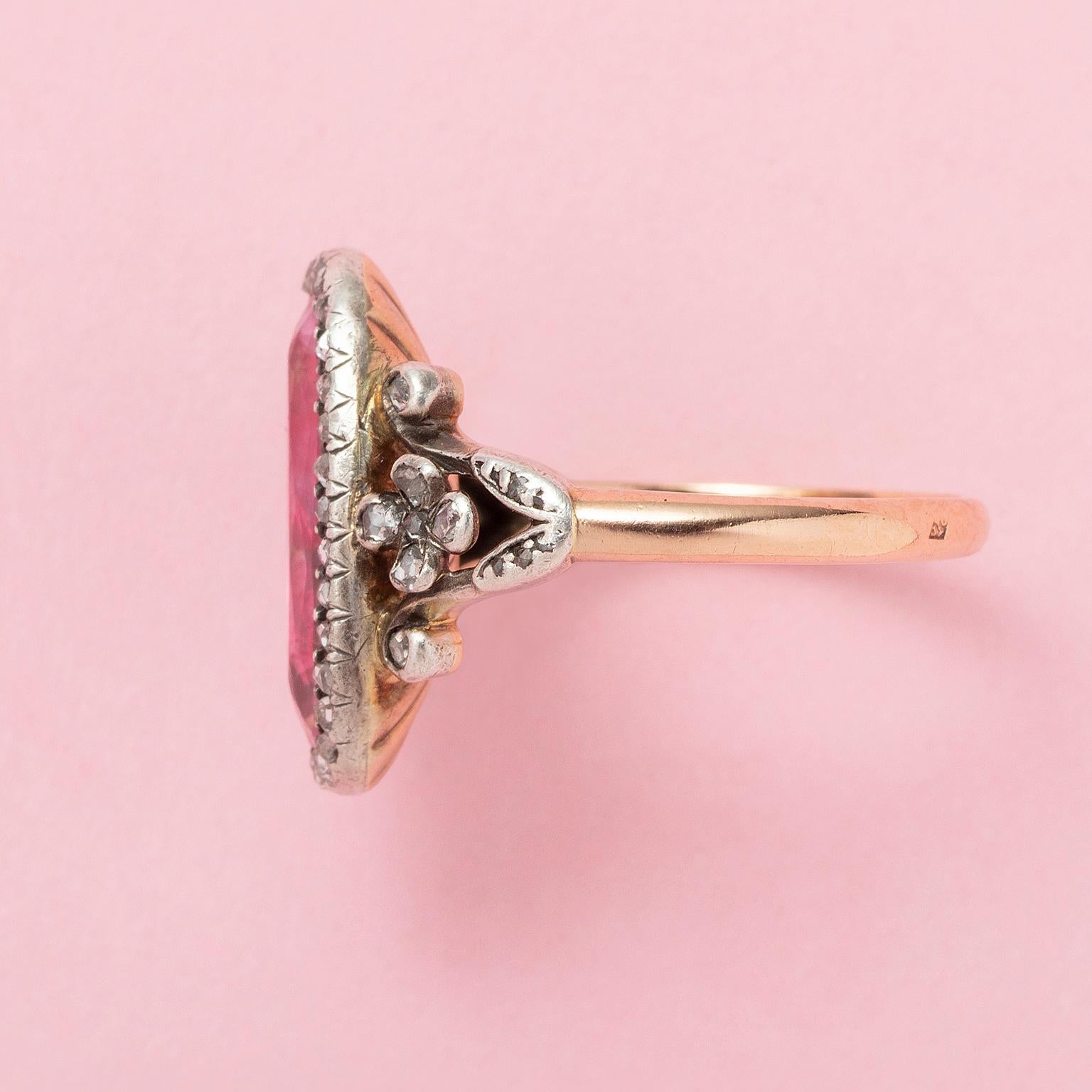 Taglio a rosa Un anello francese in oro 18k con topazio rosa e diamante in vendita