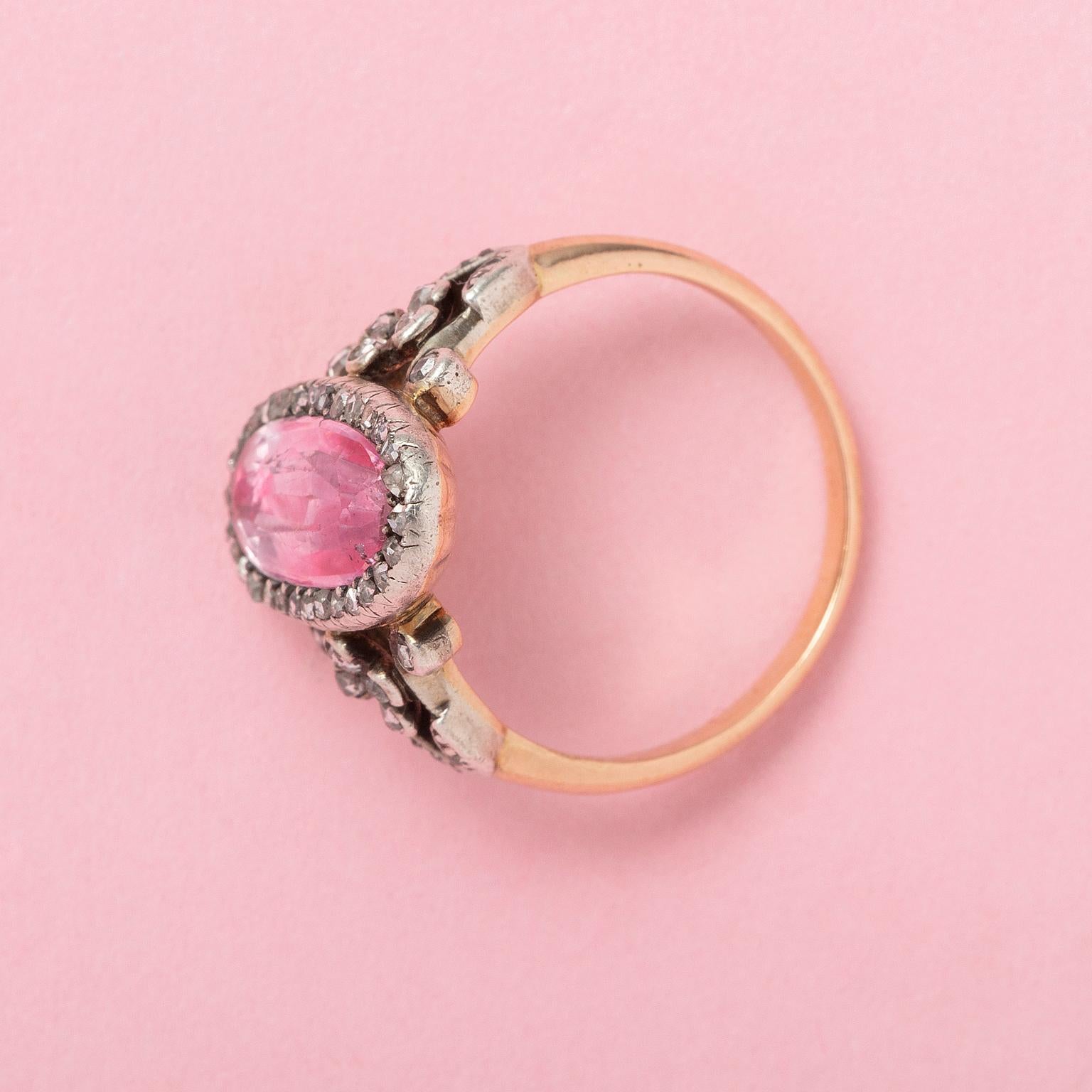 Un anello francese in oro 18k con topazio rosa e diamante in vendita 1