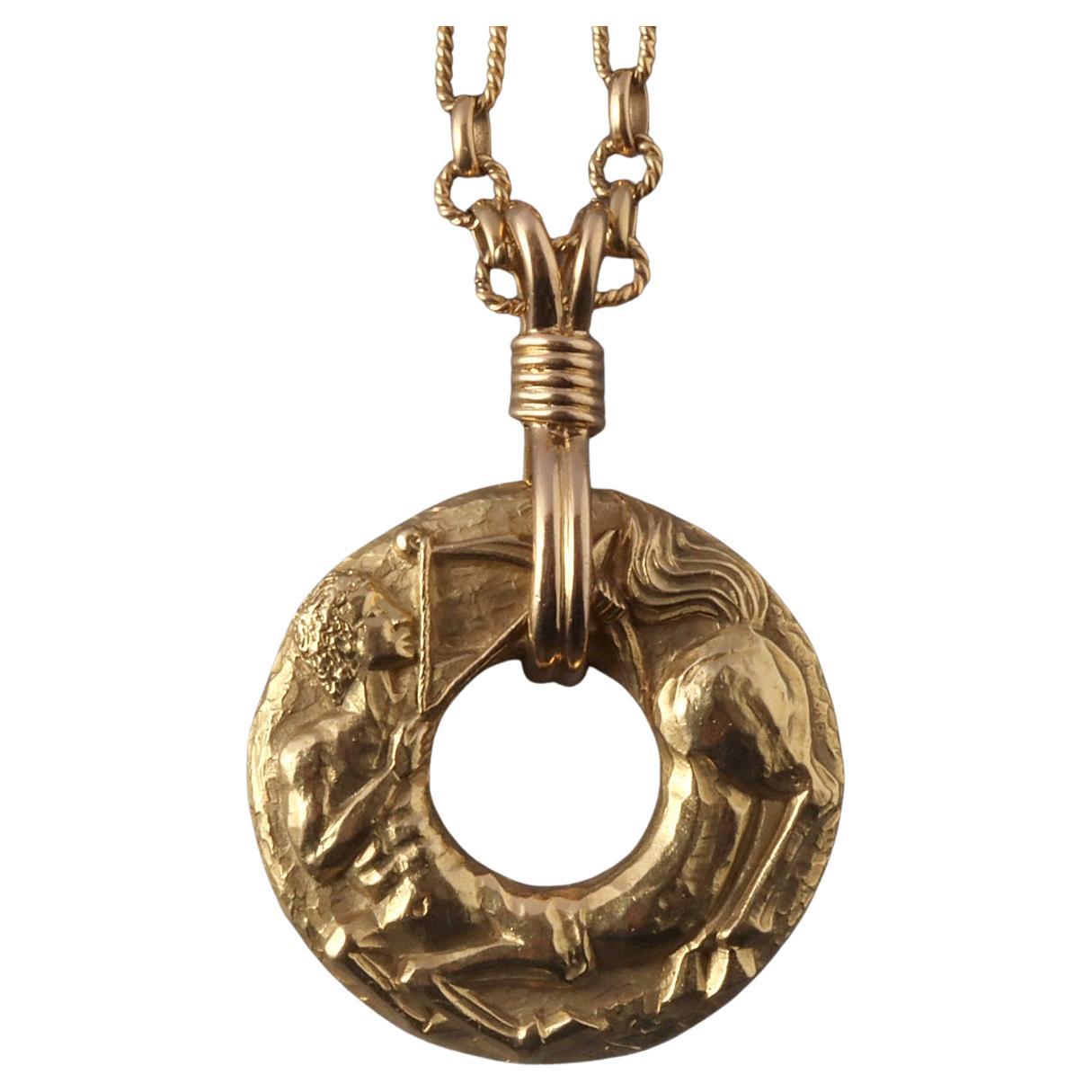 Ciondolo francese del sagittario in oro 18k in vendita