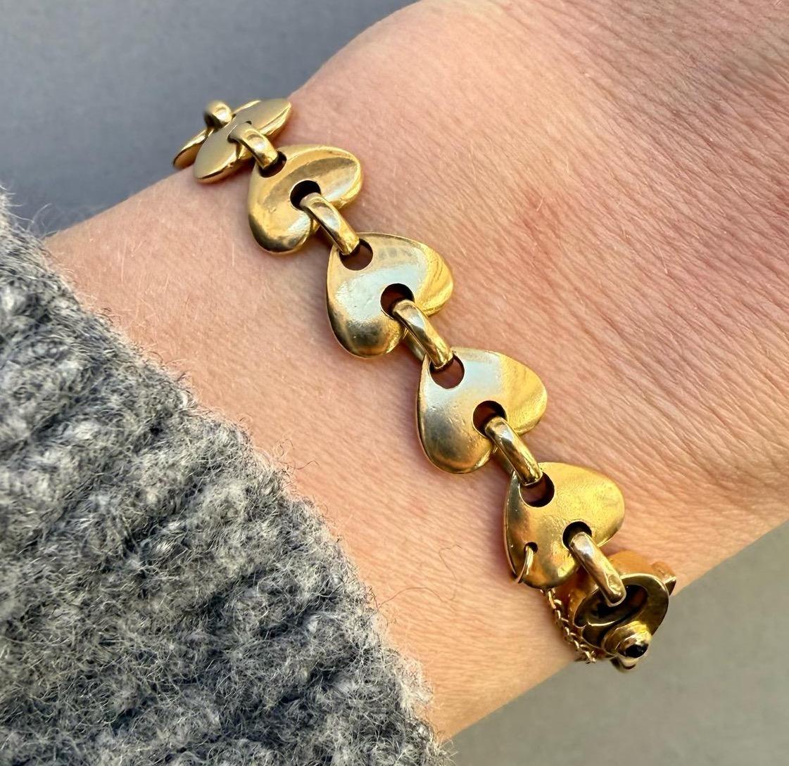 da uomo o donna An 18k Gold Heart Link Bracelet in vendita
