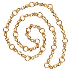 An 18k Gold Hermès Knot Necklace