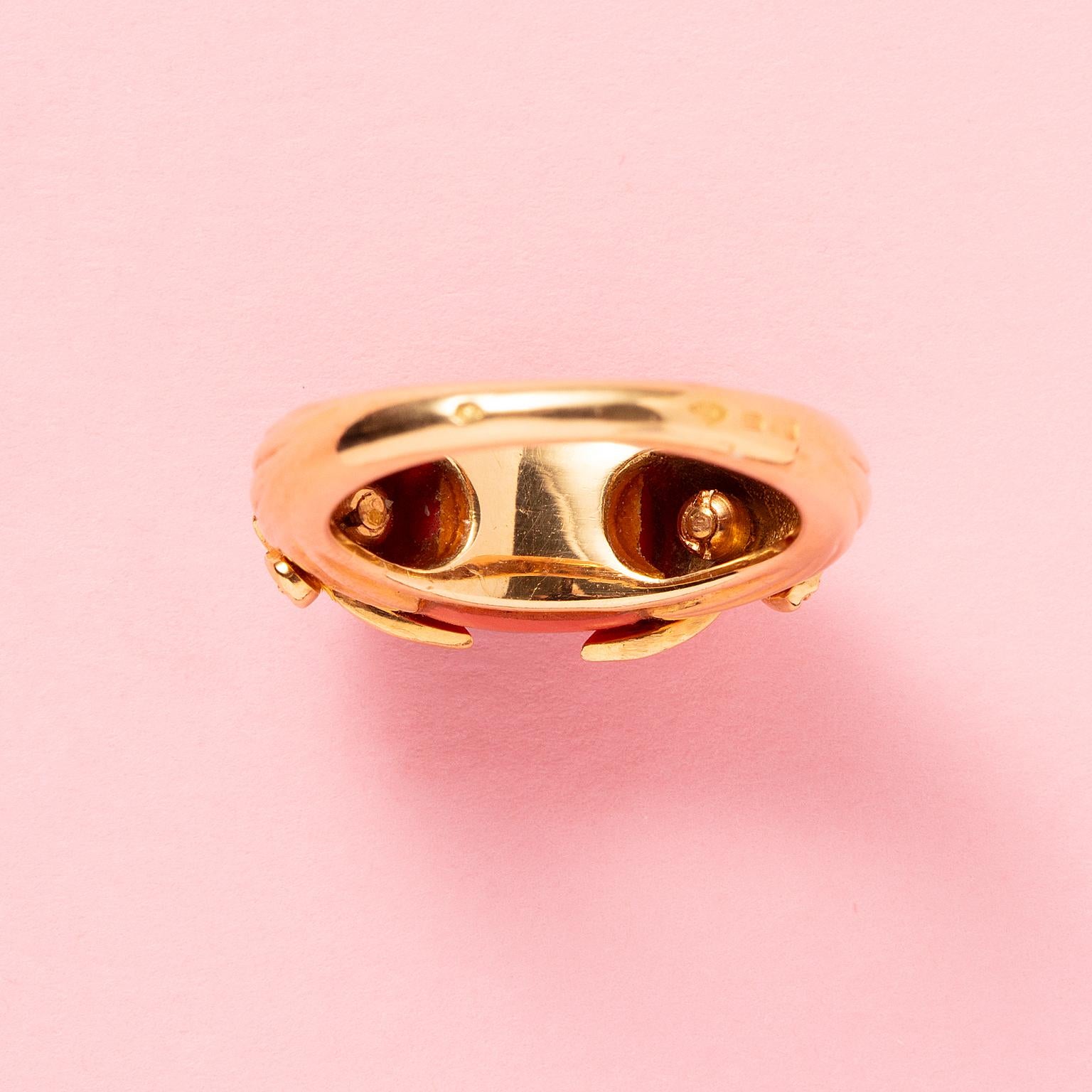 An 18k Gold Jean & Pierre Bellin Ring with Coral and Diamond Flowers In Good Condition For Sale In Amsterdam, NL