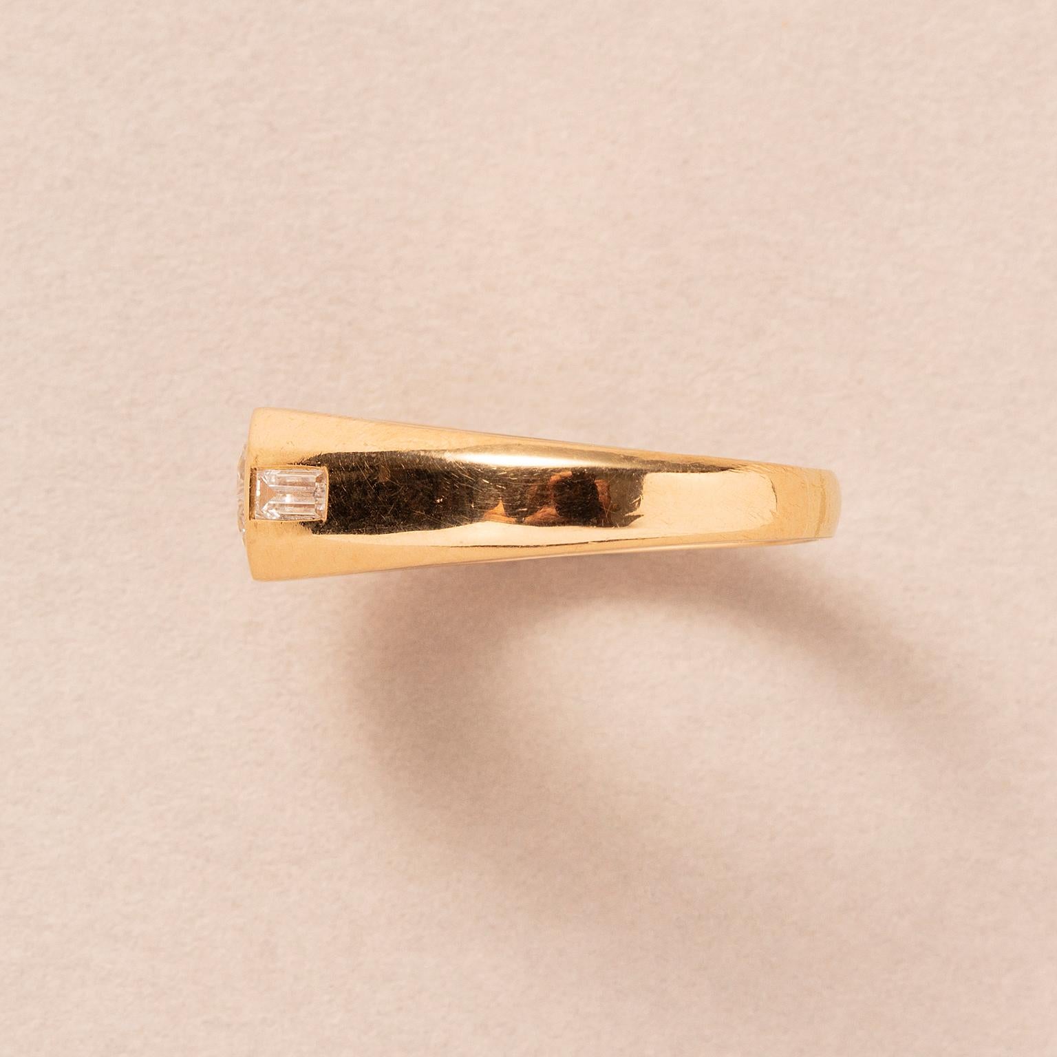 Anillo Bulgari de oro de 18 quilates con diamante solitario Corte brillante en venta