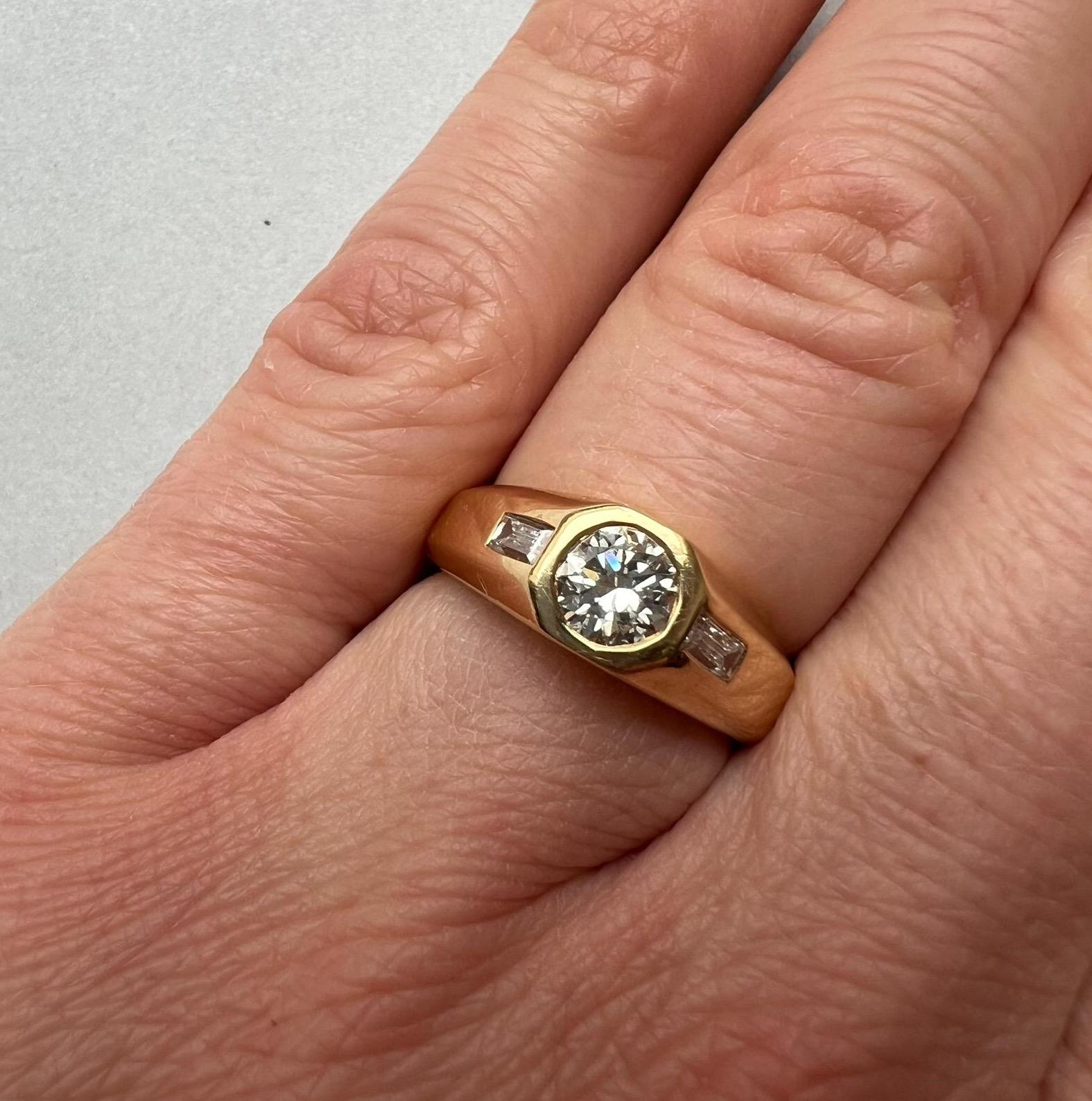 Anillo Bulgari de oro de 18 quilates con diamante solitario en venta 1
