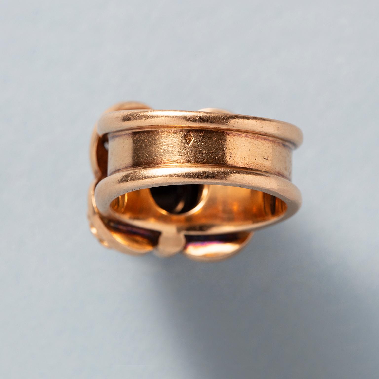 An 18k Gold Talon Ring with Sapphire In Good Condition For Sale In Amsterdam, NL