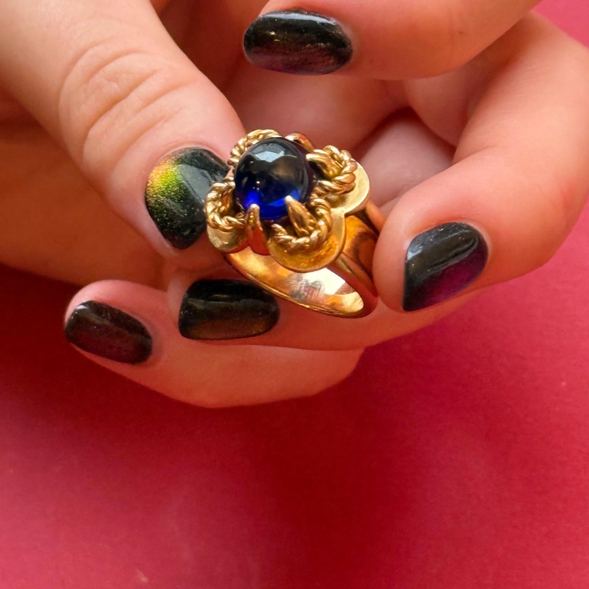 An 18k Gold Talon Ring with Sapphire For Sale 3