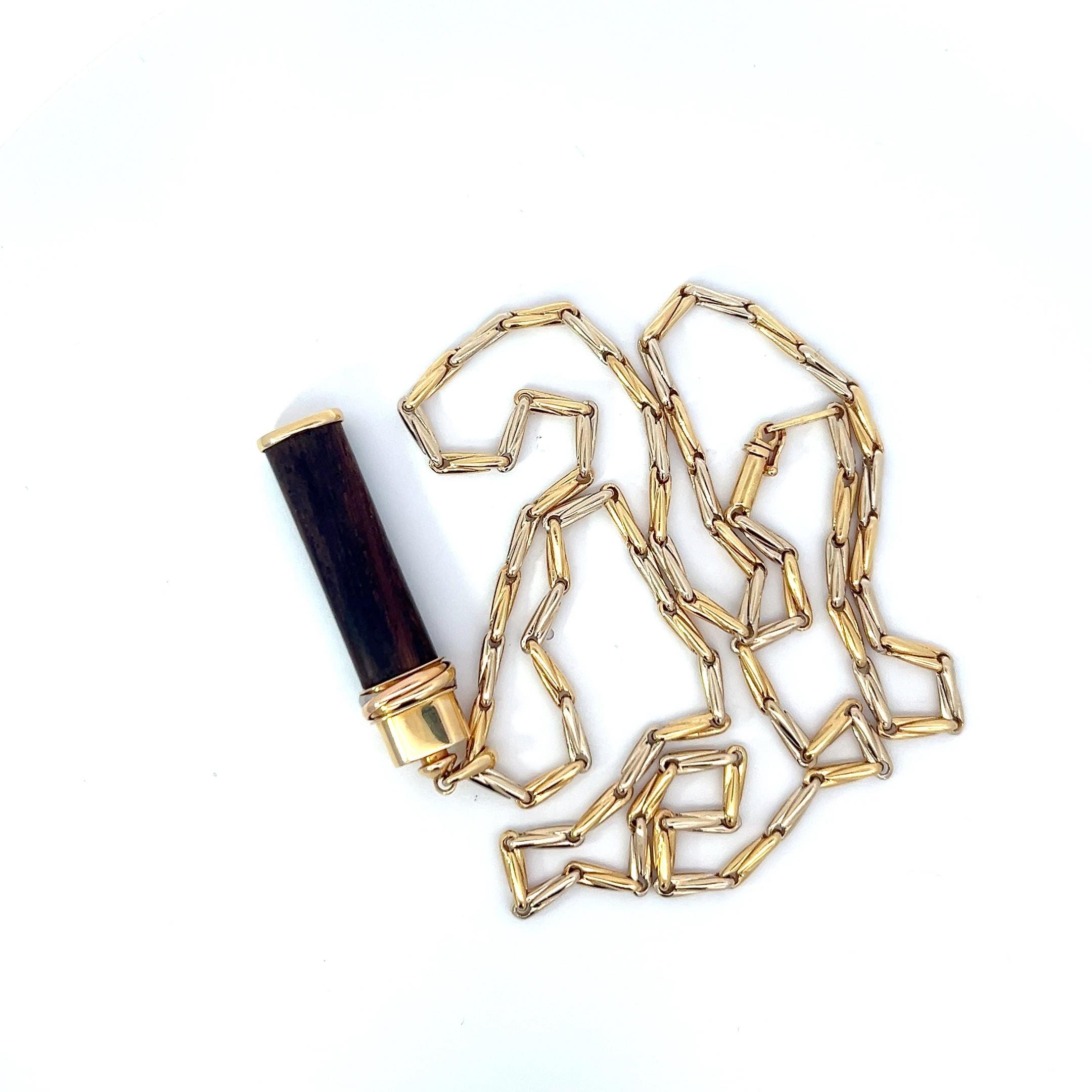  Un pendentif Touch wood en or 18 carats avec chaîne assortie de Cartier. Unisexe 