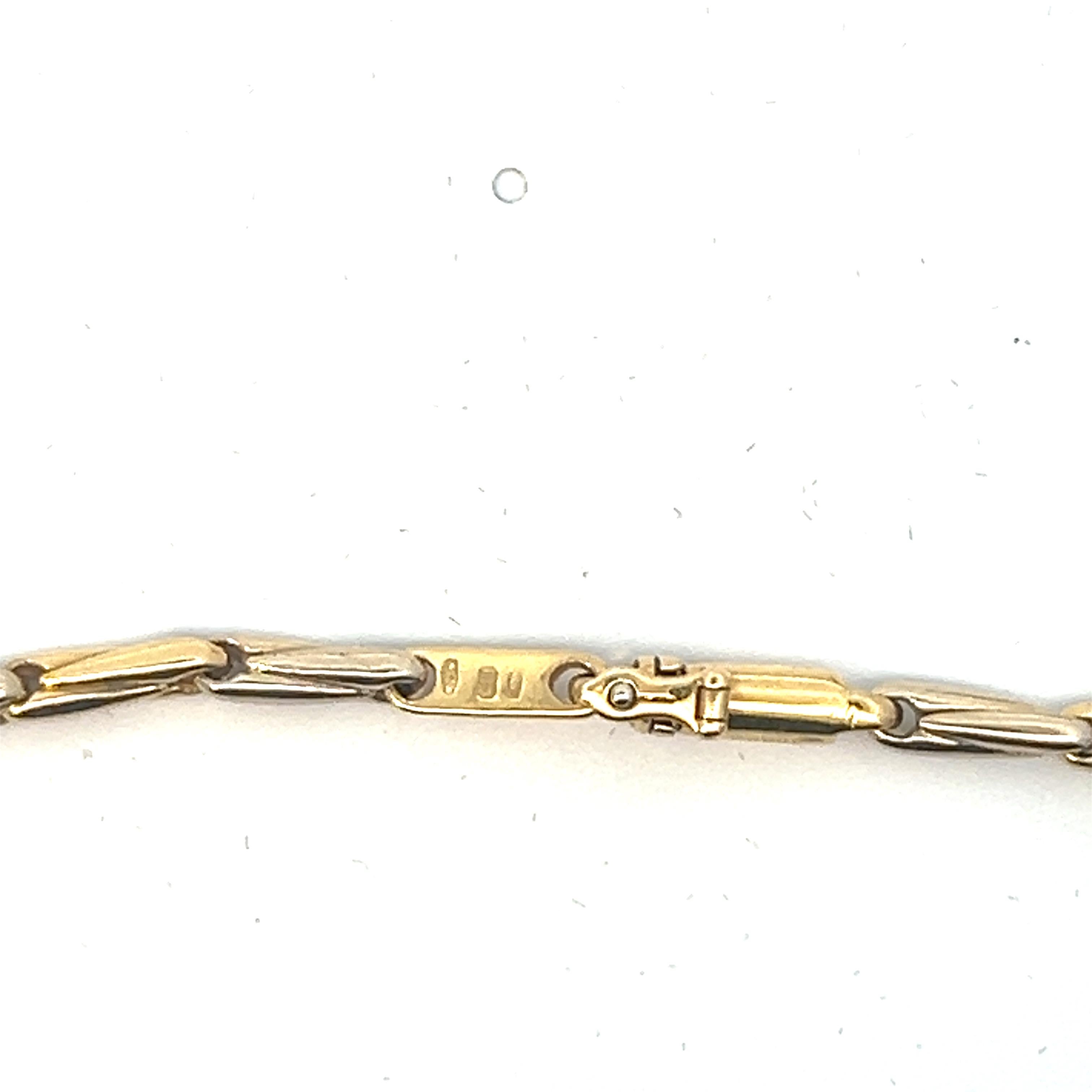 Un pendentif Touch wood en or 18 carats avec chaîne assortie de Cartier. 4