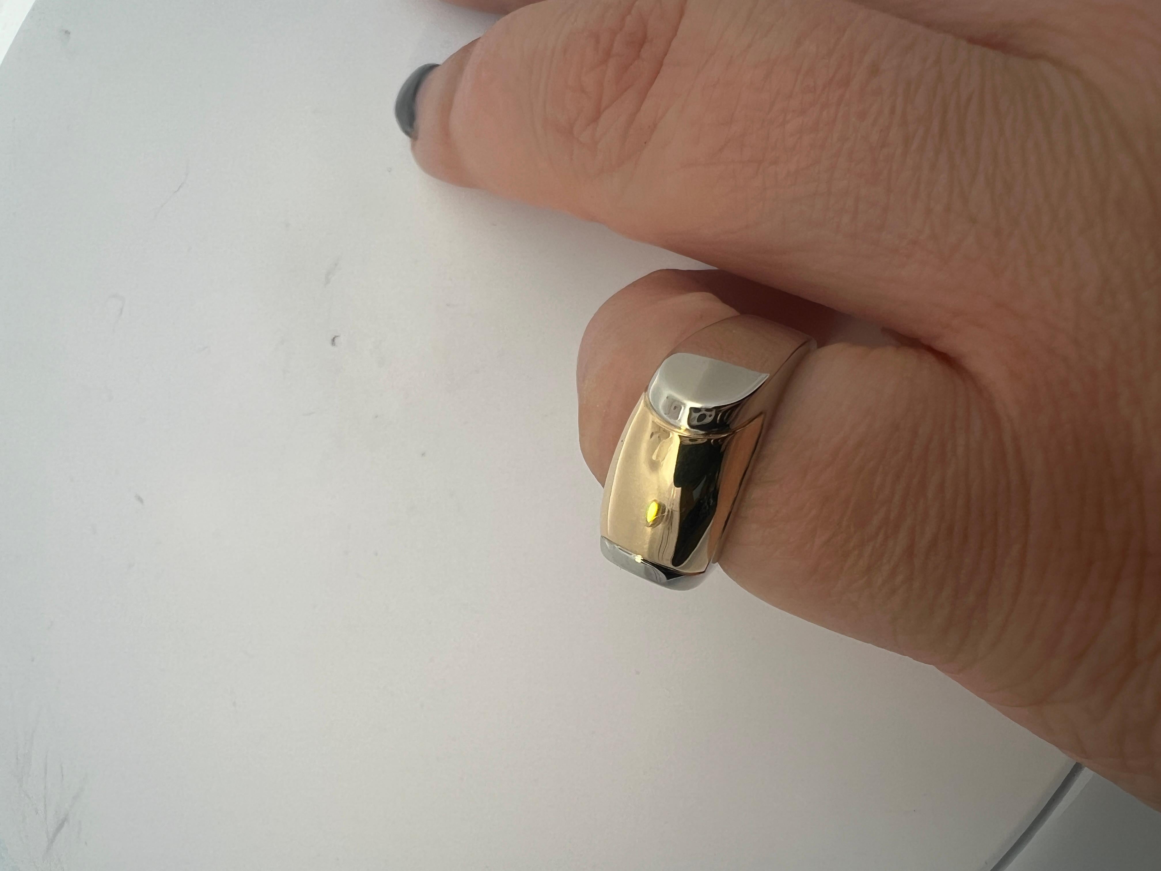 Un anello in oro giallo e bianco 18 carati di Bulgari in vendita 9