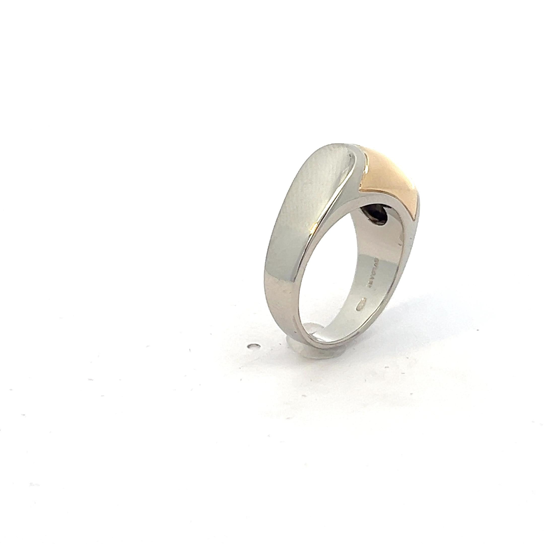 Un anello in oro giallo e bianco 18 carati di Bulgari in vendita 1
